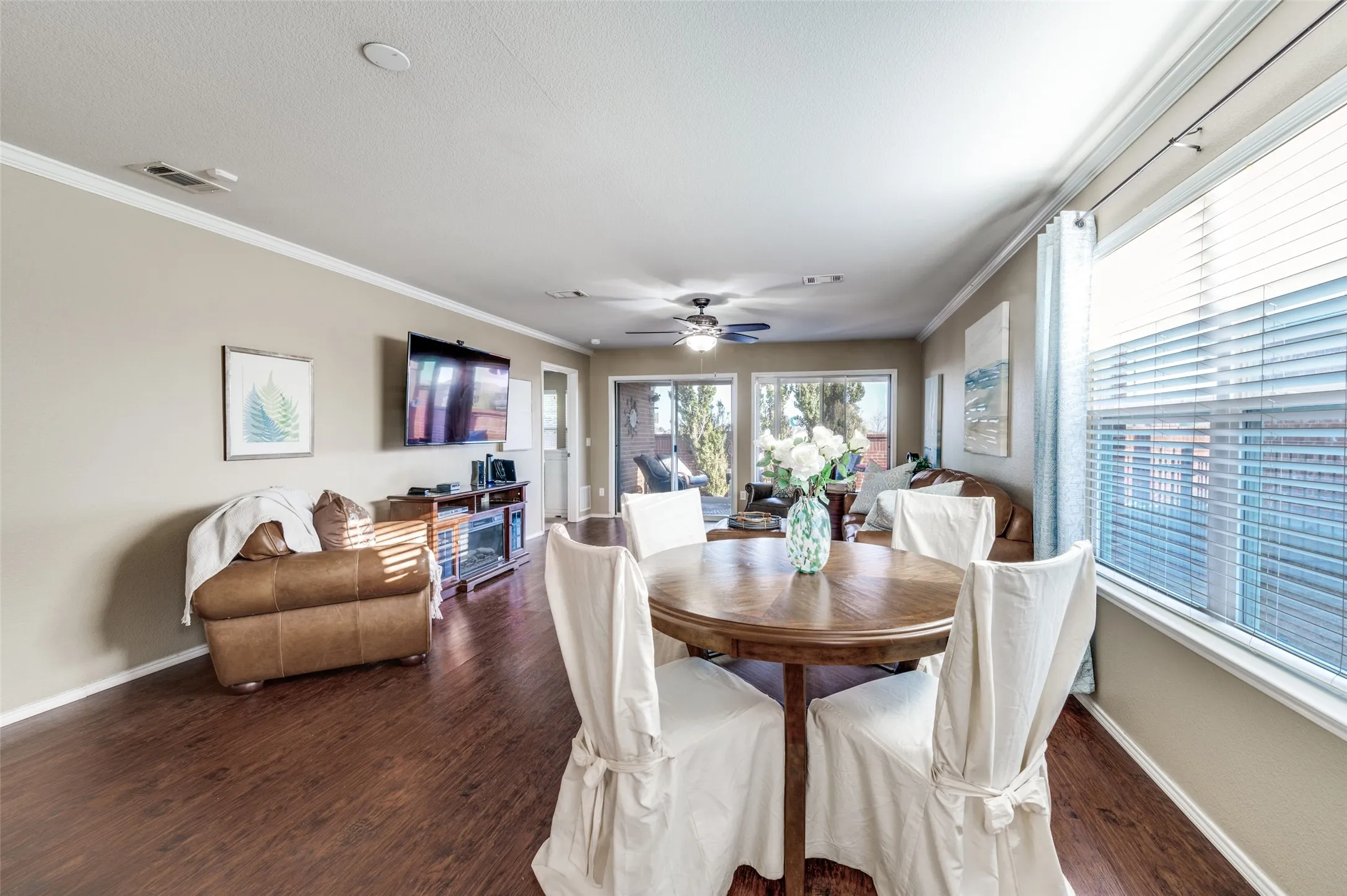 Single Family Residence For Sale in Denton County , 1216 Troon Drive, Frisco, Texas 75036, 2 Bedroom, 2 Bathroom, 2 Garage spaces, 1,467 Sqft, built in 2010, mls#21393651, Real Estate Agent in Frisco, Homes For Sale in Denton county, Homes For Sale in Frisco, Realtor in Frisco Texas, Real Estate Brokerage Independent Realty Texas, Luminita Cordes Realtor