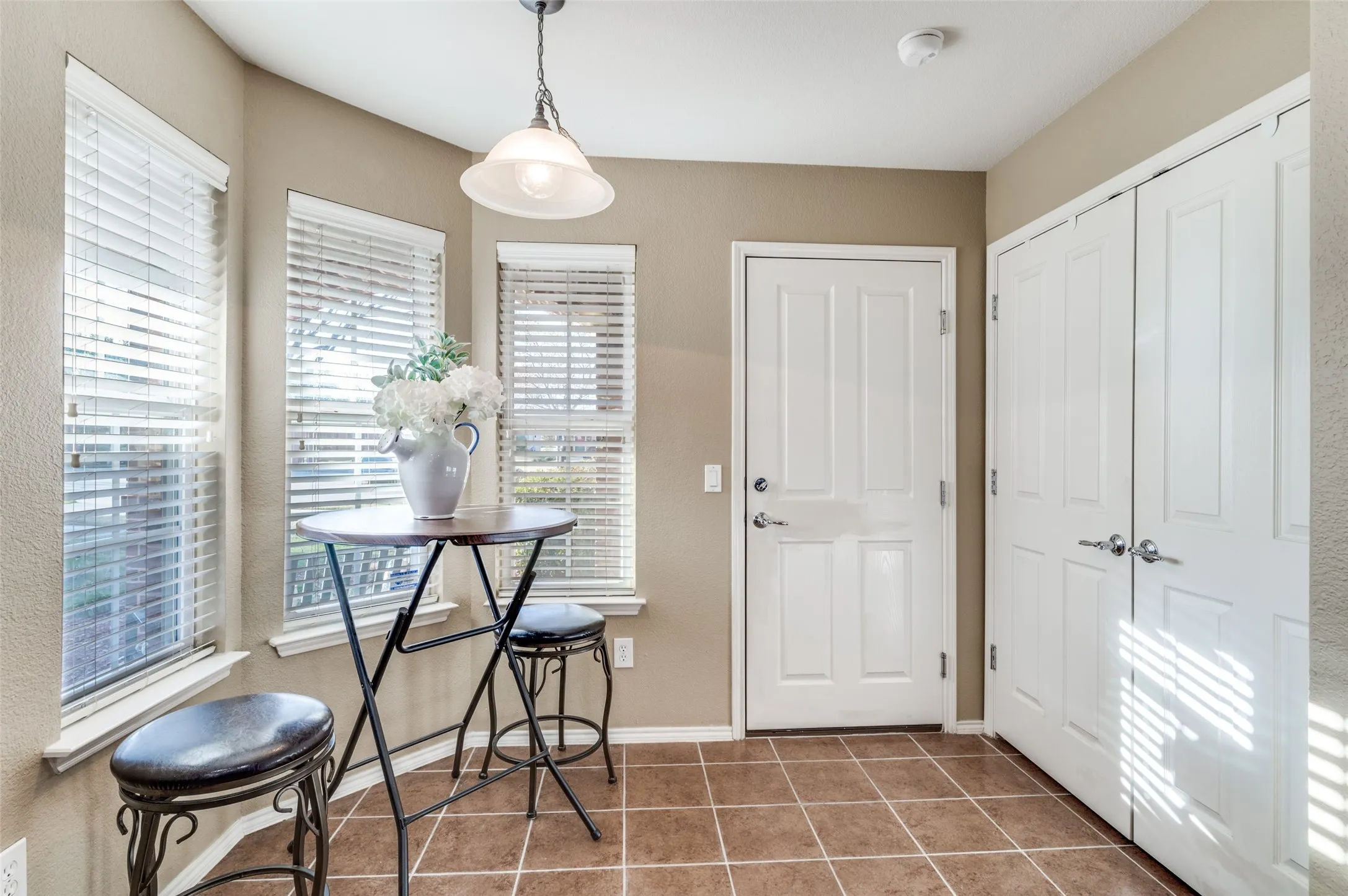 Single Family Residence For Sale in Denton County , 1216 Troon Drive, Frisco, Texas 75036, 2 Bedroom, 2 Bathroom, 2 Garage spaces, 1,467 Sqft, built in 2010, mls#21393651, Real Estate Agent in Frisco, Homes For Sale in Denton county, Homes For Sale in Frisco, Realtor in Frisco Texas, Real Estate Brokerage Independent Realty Texas, Luminita Cordes Realtor