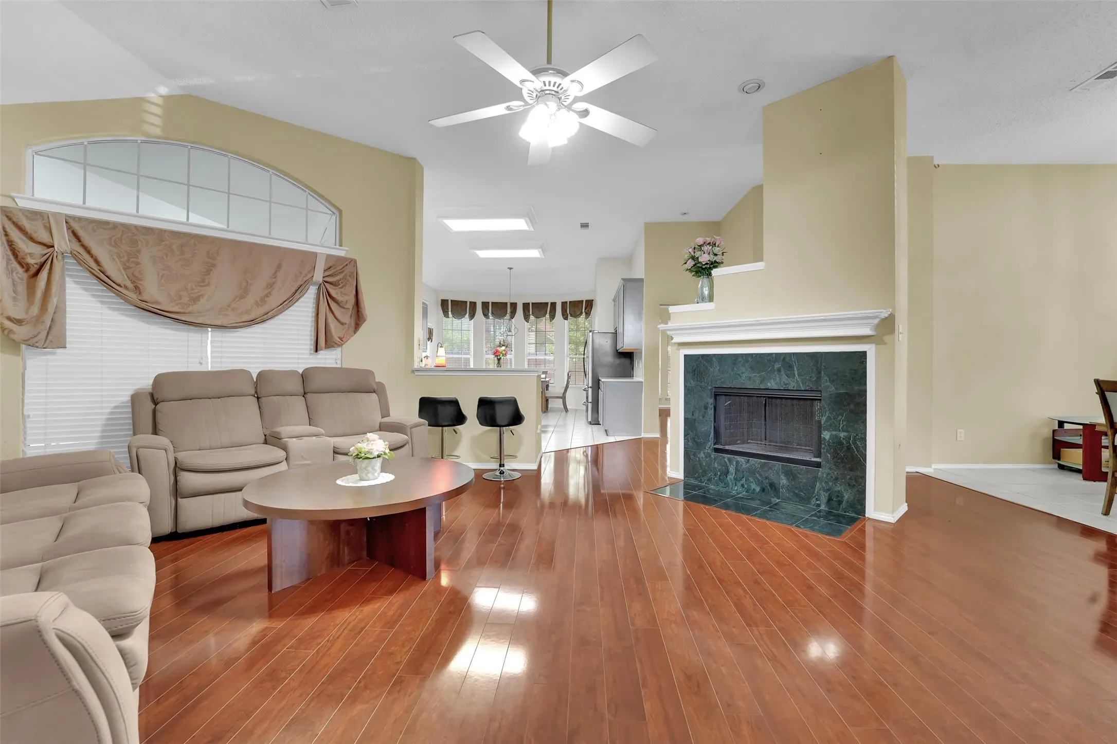 Single Family Residence For Sale in Tarrant County , 6900 Field Lark Drive, Arlington, Texas 76002, 3 Bedroom, 2 Bathroom, 2 Garage spaces, 2,202 Sqft, built in 1999, mls#21383102, Real Estate Agent in Arlington, Homes For Sale in Tarrant county, Homes For Sale in Arlington, Realtor in Arlington Texas, Real Estate Brokerage Independent Realty Texas, Luminita Cordes Realtor