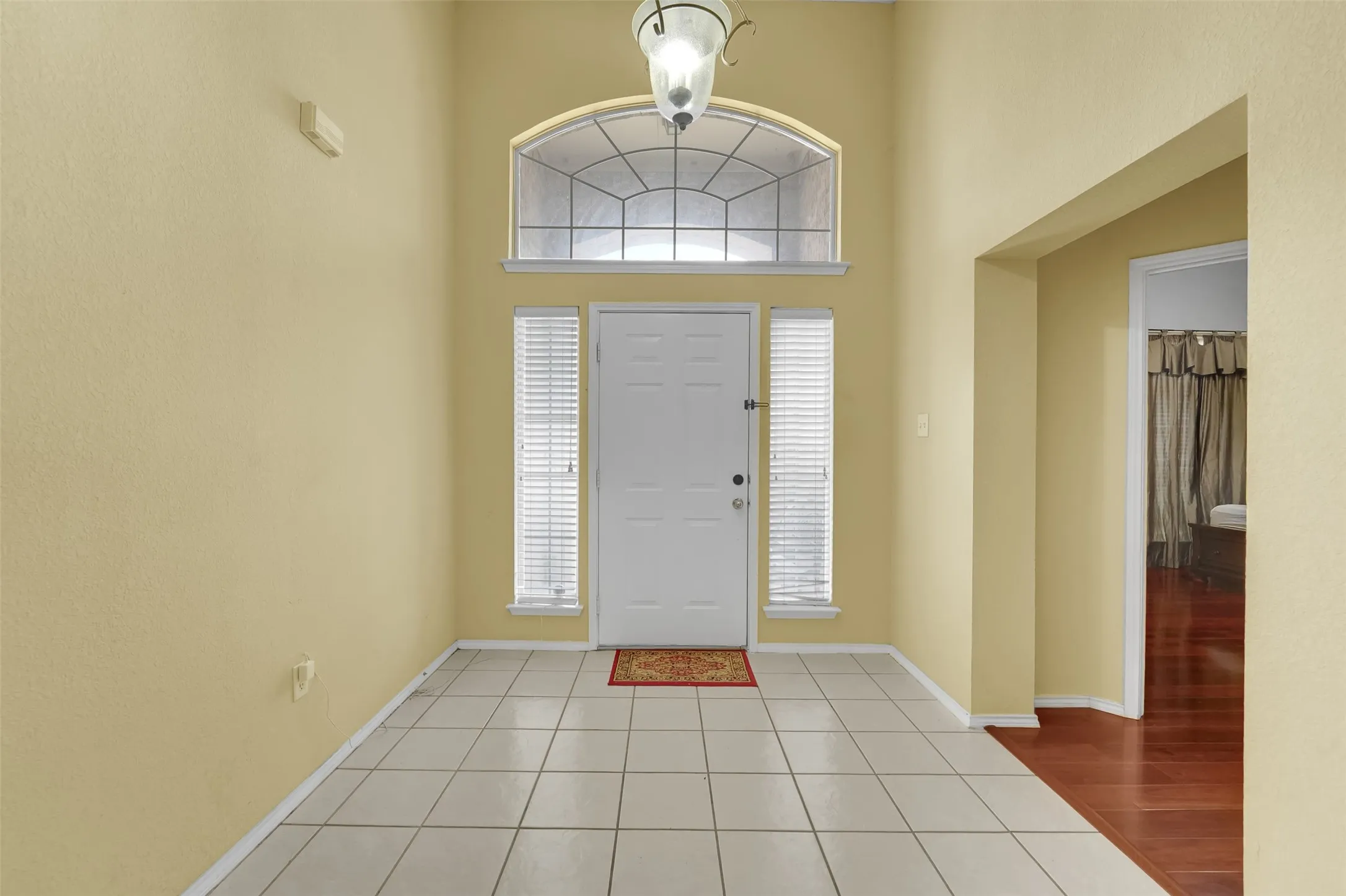 Single Family Residence For Sale in Tarrant County , 6900 Field Lark Drive, Arlington, Texas 76002, 3 Bedroom, 2 Bathroom, 2 Garage spaces, 2,202 Sqft, built in 1999, mls#21383102, Real Estate Agent in Arlington, Homes For Sale in Tarrant county, Homes For Sale in Arlington, Realtor in Arlington Texas, Real Estate Brokerage Independent Realty Texas, Luminita Cordes Realtor