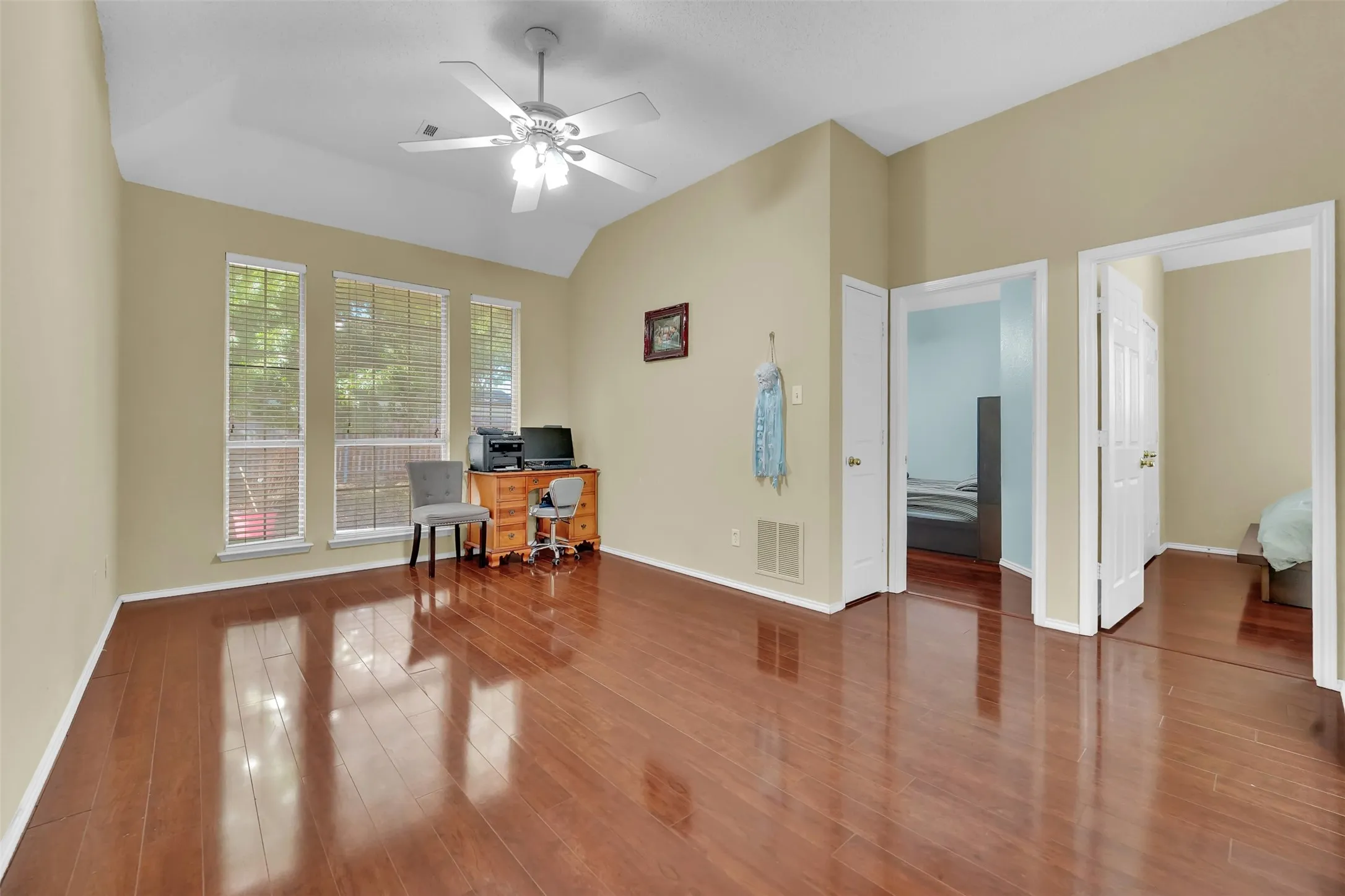 Single Family Residence For Sale in Tarrant County , 6900 Field Lark Drive, Arlington, Texas 76002, 3 Bedroom, 2 Bathroom, 2 Garage spaces, 2,202 Sqft, built in 1999, mls#21383102, Real Estate Agent in Arlington, Homes For Sale in Tarrant county, Homes For Sale in Arlington, Realtor in Arlington Texas, Real Estate Brokerage Independent Realty Texas, Luminita Cordes Realtor