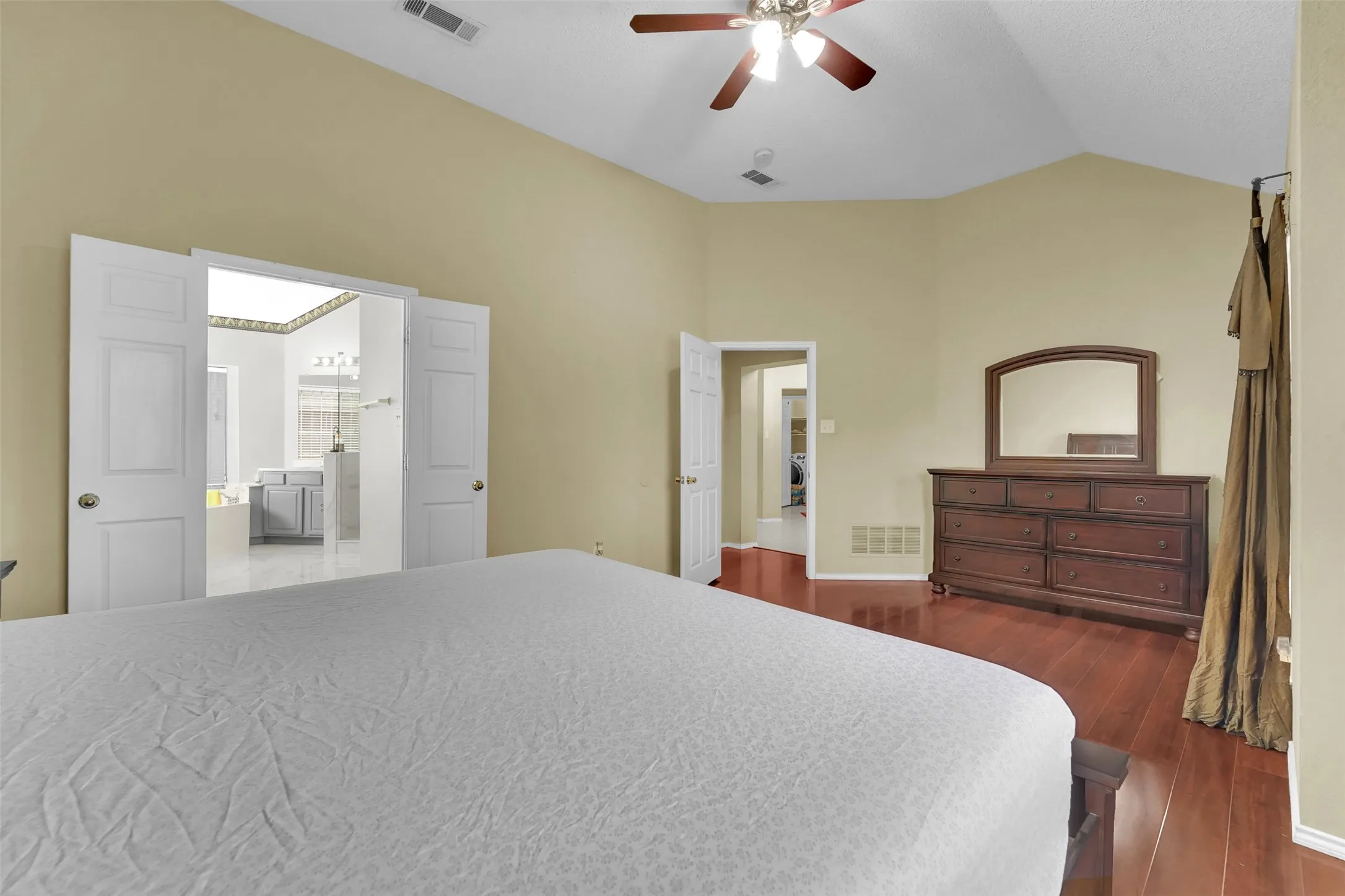 Single Family Residence For Sale in Tarrant County , 6900 Field Lark Drive, Arlington, Texas 76002, 3 Bedroom, 2 Bathroom, 2 Garage spaces, 2,202 Sqft, built in 1999, mls#21383102, Real Estate Agent in Arlington, Homes For Sale in Tarrant county, Homes For Sale in Arlington, Realtor in Arlington Texas, Real Estate Brokerage Independent Realty Texas, Luminita Cordes Realtor