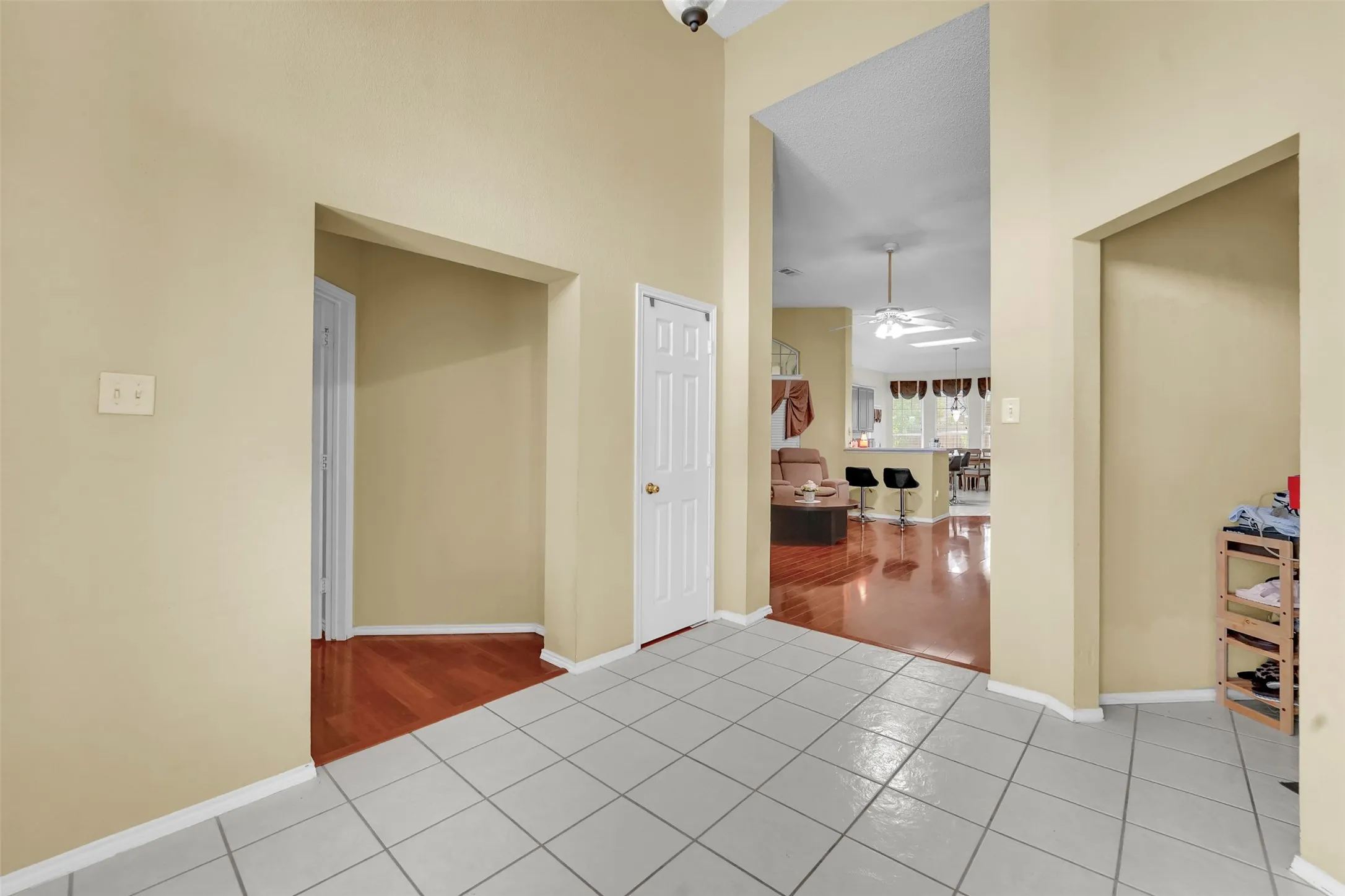 Single Family Residence For Sale in Tarrant County , 6900 Field Lark Drive, Arlington, Texas 76002, 3 Bedroom, 2 Bathroom, 2 Garage spaces, 2,202 Sqft, built in 1999, mls#21383102, Real Estate Agent in Arlington, Homes For Sale in Tarrant county, Homes For Sale in Arlington, Realtor in Arlington Texas, Real Estate Brokerage Independent Realty Texas, Luminita Cordes Realtor