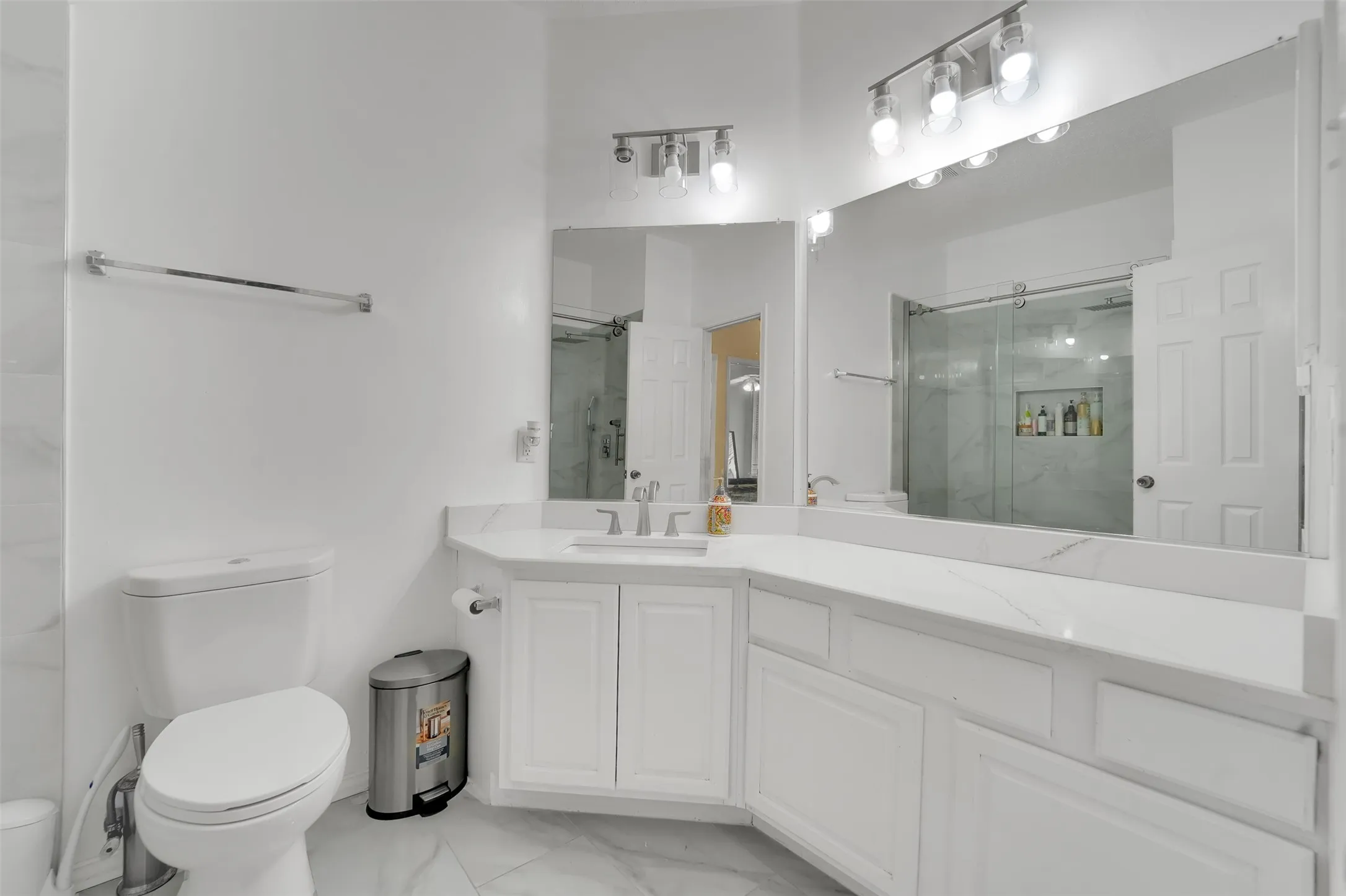 Single Family Residence For Sale in Tarrant County , 6900 Field Lark Drive, Arlington, Texas 76002, 3 Bedroom, 2 Bathroom, 2 Garage spaces, 2,202 Sqft, built in 1999, mls#21383102, Real Estate Agent in Arlington, Homes For Sale in Tarrant county, Homes For Sale in Arlington, Realtor in Arlington Texas, Real Estate Brokerage Independent Realty Texas, Luminita Cordes Realtor