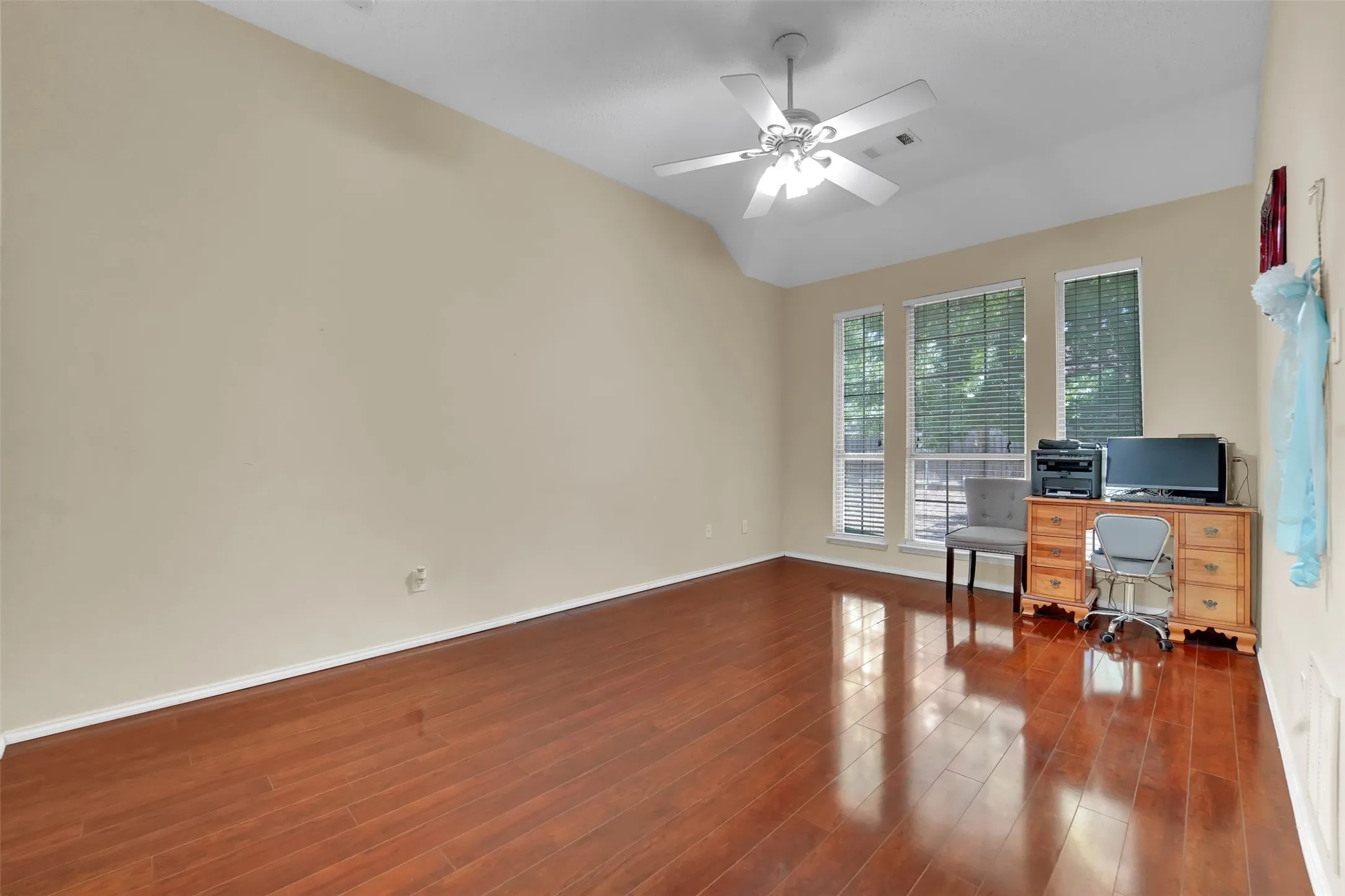Single Family Residence For Sale in Tarrant County , 6900 Field Lark Drive, Arlington, Texas 76002, 3 Bedroom, 2 Bathroom, 2 Garage spaces, 2,202 Sqft, built in 1999, mls#21383102, Real Estate Agent in Arlington, Homes For Sale in Tarrant county, Homes For Sale in Arlington, Realtor in Arlington Texas, Real Estate Brokerage Independent Realty Texas, Luminita Cordes Realtor