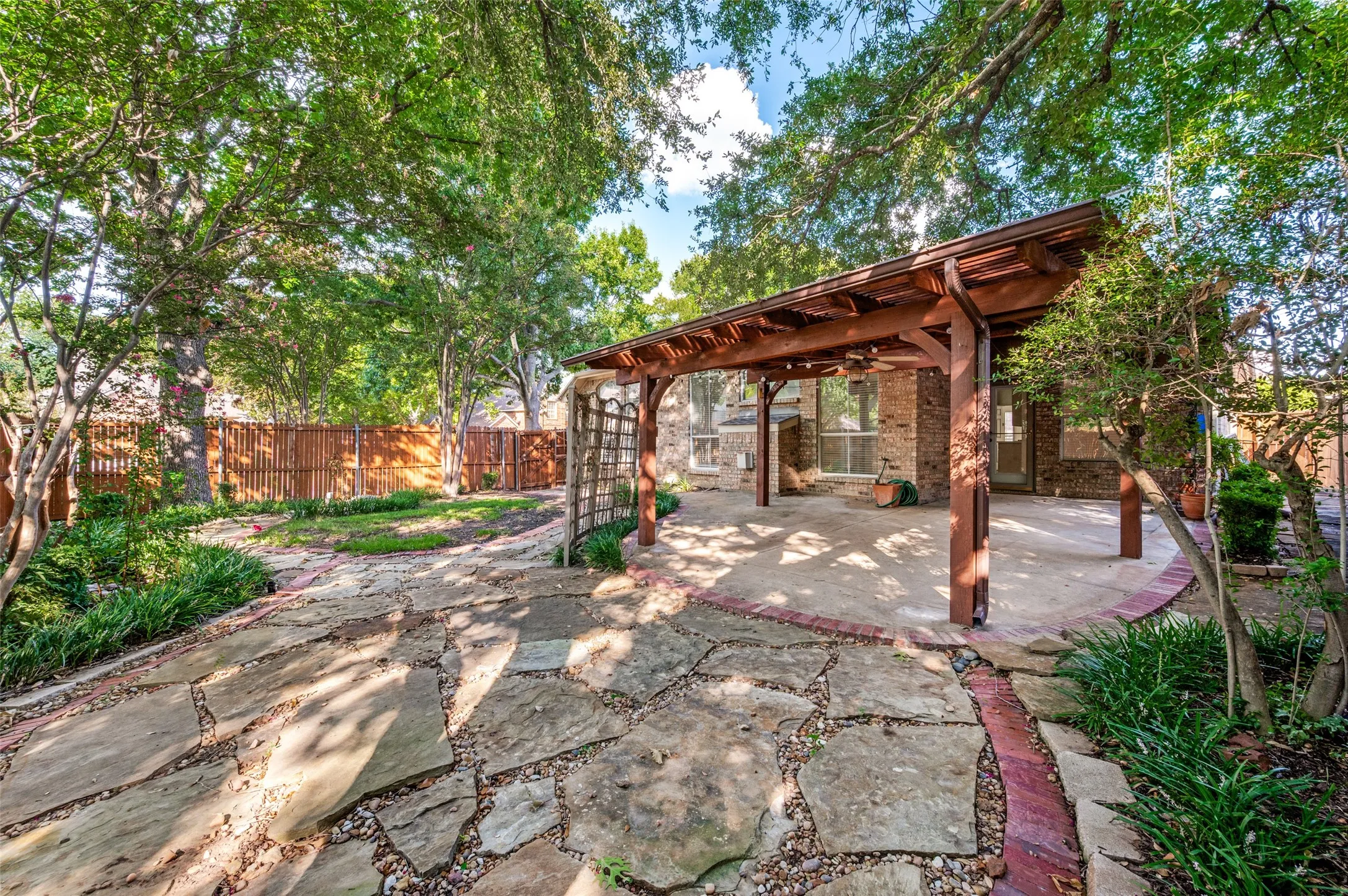 Single Family Residence For Sale in Collin County , 2512 Pheasant Run Drive, Mc Kinney, Texas 75072, 3 Bedroom, 2 Bathroom, 2 Garage spaces, 2,370 Sqft, built in 1997, mls#21393427, Real Estate Agent in Mc Kinney, Homes For Sale in Collin county, Homes For Sale in Mc Kinney, Realtor in Mc Kinney Texas, Real Estate Brokerage Independent Realty Texas, Luminita Cordes Realtor