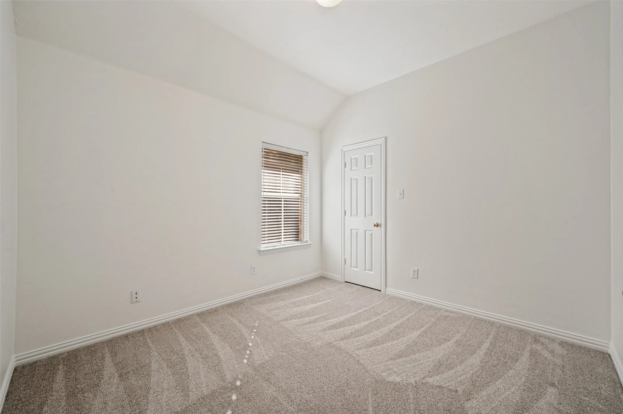 Single Family Residence For Sale in Collin County , 2512 Pheasant Run Drive, Mc Kinney, Texas 75072, 3 Bedroom, 2 Bathroom, 2 Garage spaces, 2,370 Sqft, built in 1997, mls#21393427, Real Estate Agent in Mc Kinney, Homes For Sale in Collin county, Homes For Sale in Mc Kinney, Realtor in Mc Kinney Texas, Real Estate Brokerage Independent Realty Texas, Luminita Cordes Realtor