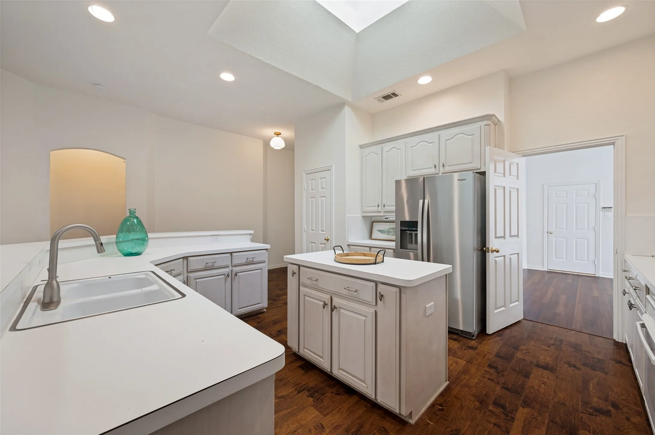 Single Family Residence For Sale in Collin County , 2512 Pheasant Run Drive, Mc Kinney, Texas 75072, 3 Bedroom, 2 Bathroom, 2 Garage spaces, 2,370 Sqft, built in 1997, mls#21393427, Real Estate Agent in Mc Kinney, Homes For Sale in Collin county, Homes For Sale in Mc Kinney, Realtor in Mc Kinney Texas, Real Estate Brokerage Independent Realty Texas, Luminita Cordes Realtor