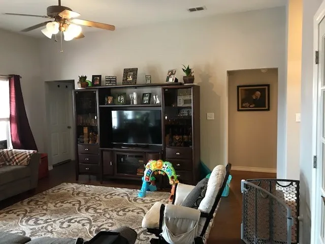 Single Family Residence For Rent in Taylor County , 1202 Lewis And Clark Trail, Abilene, Texas 79602, 3 Bedroom, 2 Bathroom, 2 Garage spaces, 1,496 Sqft, built in 2007, mls#21395792, Real Estate Agent in Abilene, Homes For Rent in Taylor county, Homes For Rent in Abilene, Realtor in Abilene Texas, Real Estate Brokerage Independent Realty Texas, Luminita Cordes Realtor