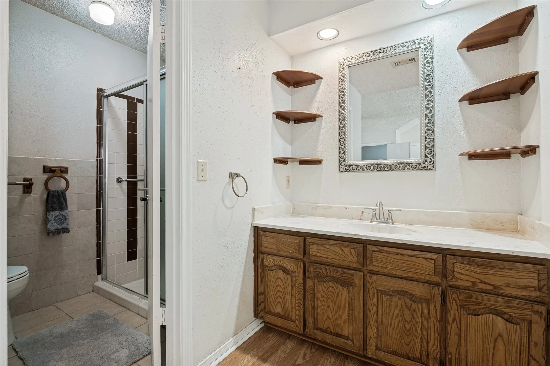 Single Family Residence For Sale in Tarrant County , 121 N Willow Street, Mansfield, Texas 76063, 3 Bedroom, 2 Bathroom, 2 Garage spaces, 1,828 Sqft, built in 1977, mls#21393212, Real Estate Agent in Mansfield, Homes For Sale in Tarrant county, Homes For Sale in Mansfield, Realtor in Mansfield Texas, Real Estate Brokerage Independent Realty Texas, Luminita Cordes Realtor