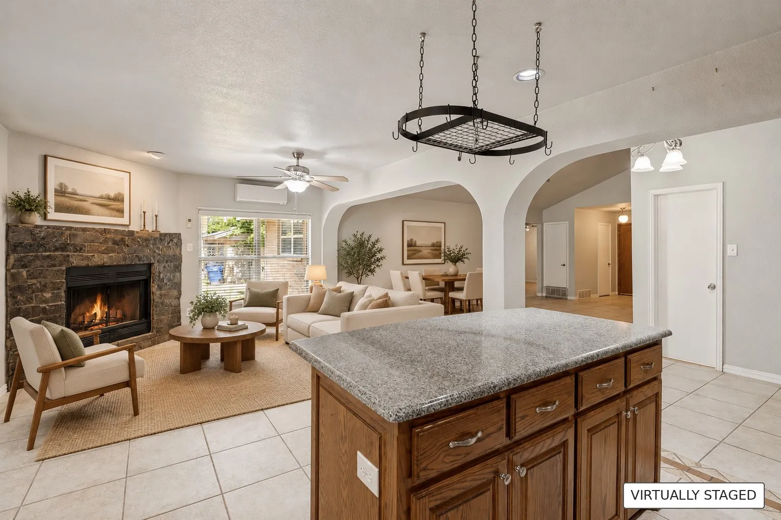 Single Family Residence For Sale in Tarrant County , 121 N Willow Street, Mansfield, Texas 76063, 3 Bedroom, 2 Bathroom, 2 Garage spaces, 1,828 Sqft, built in 1977, mls#21393212, Real Estate Agent in Mansfield, Homes For Sale in Tarrant county, Homes For Sale in Mansfield, Realtor in Mansfield Texas, Real Estate Brokerage Independent Realty Texas, Luminita Cordes Realtor