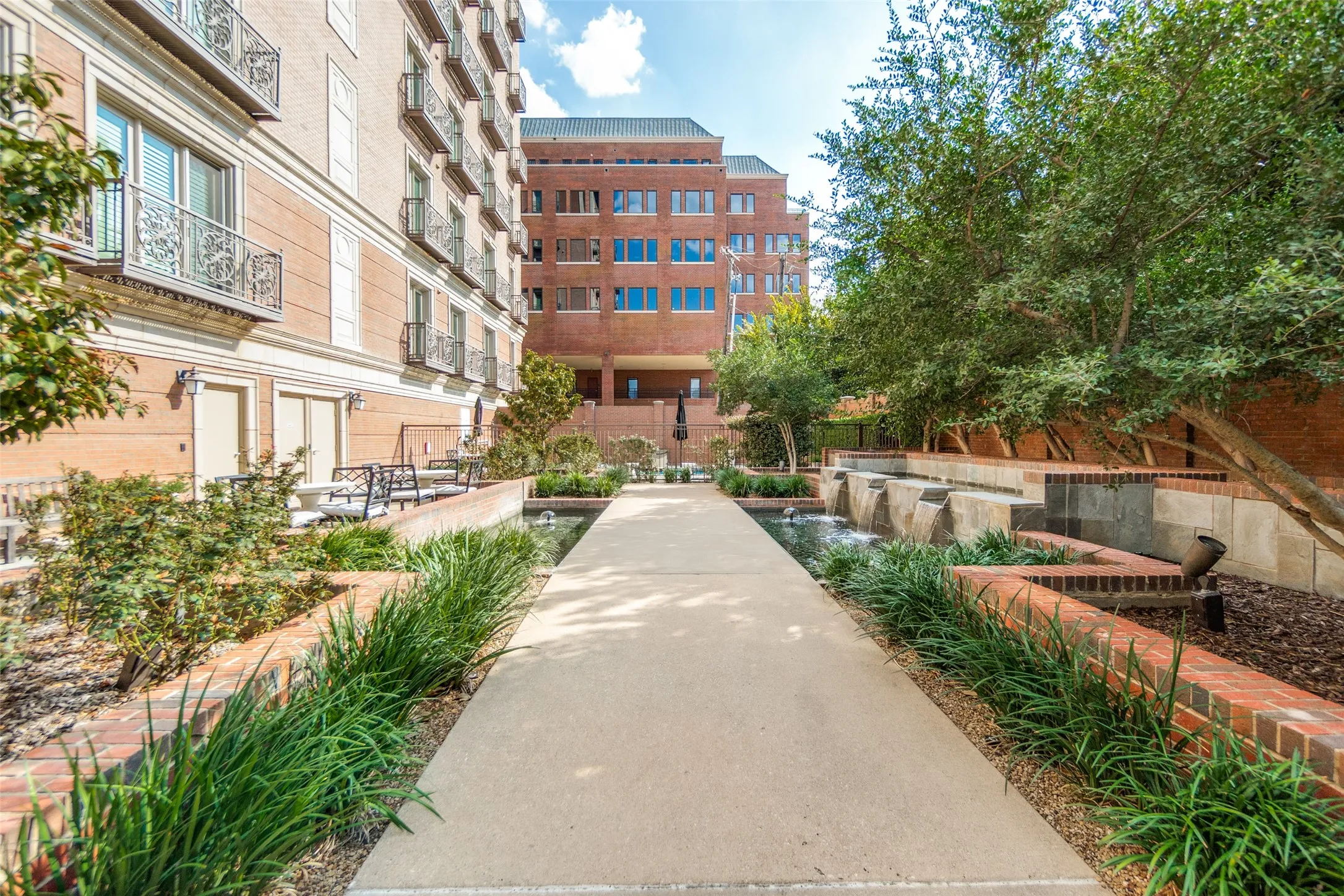 Condominium For Sale in Dallas County , 4240 Prescott Avenue 6B, Dallas, Texas 75219, 2 Bedroom, 3 Bathroom, 2 Garage spaces, 2,293 Sqft, built in 2004, mls#21394041, Real Estate Agent in Dallas, Homes For Sale in Dallas county, Homes For Sale in Dallas, Realtor in Dallas Texas, Real Estate Brokerage Independent Realty Texas, Luminita Cordes Realtor