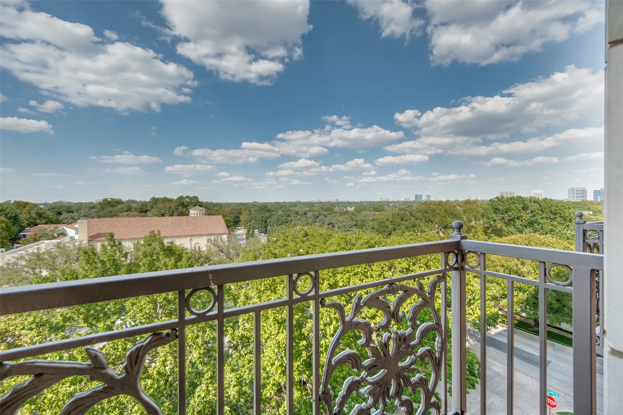 Condominium For Sale in Dallas County , 4240 Prescott Avenue 6B, Dallas, Texas 75219, 2 Bedroom, 3 Bathroom, 2 Garage spaces, 2,293 Sqft, built in 2004, mls#21394041, Real Estate Agent in Dallas, Homes For Sale in Dallas county, Homes For Sale in Dallas, Realtor in Dallas Texas, Real Estate Brokerage Independent Realty Texas, Luminita Cordes Realtor