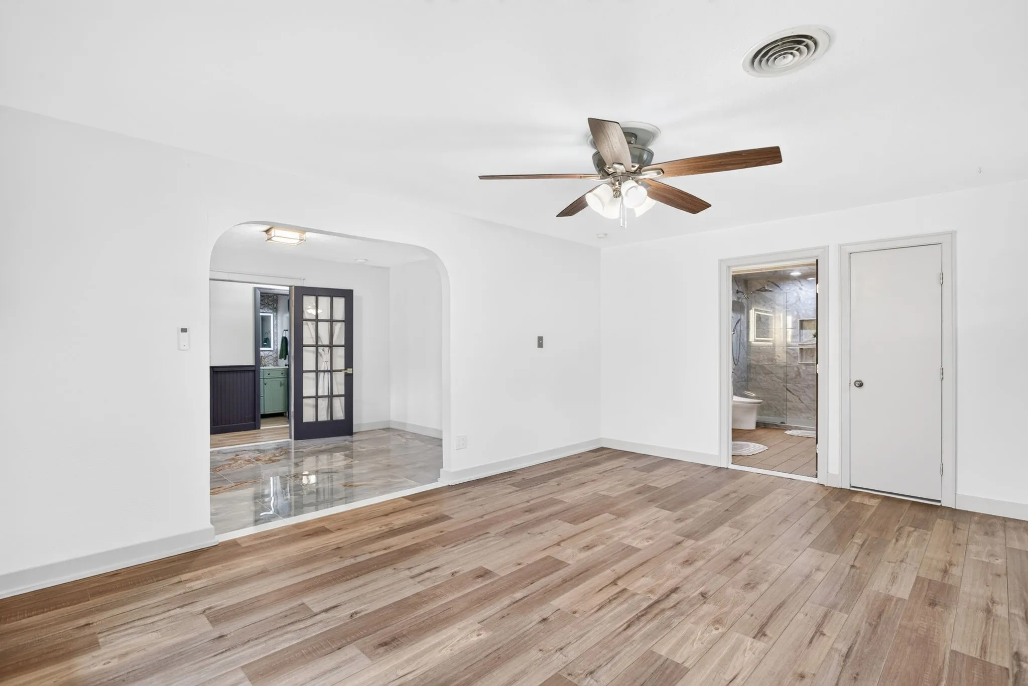 Single Family Residence For Sale in Tarrant County , 3608 Wooten Drive, Fort Worth, Texas 76133, 5 Bedroom, 4 Bathroom, 2 Garage spaces, 3,462 Sqft, built in 1959, mls#21394698, Real Estate Agent in Fort Worth, Homes For Sale in Tarrant county, Homes For Sale in Fort Worth, Realtor in Fort Worth Texas, Real Estate Brokerage Independent Realty Texas, Luminita Cordes Realtor