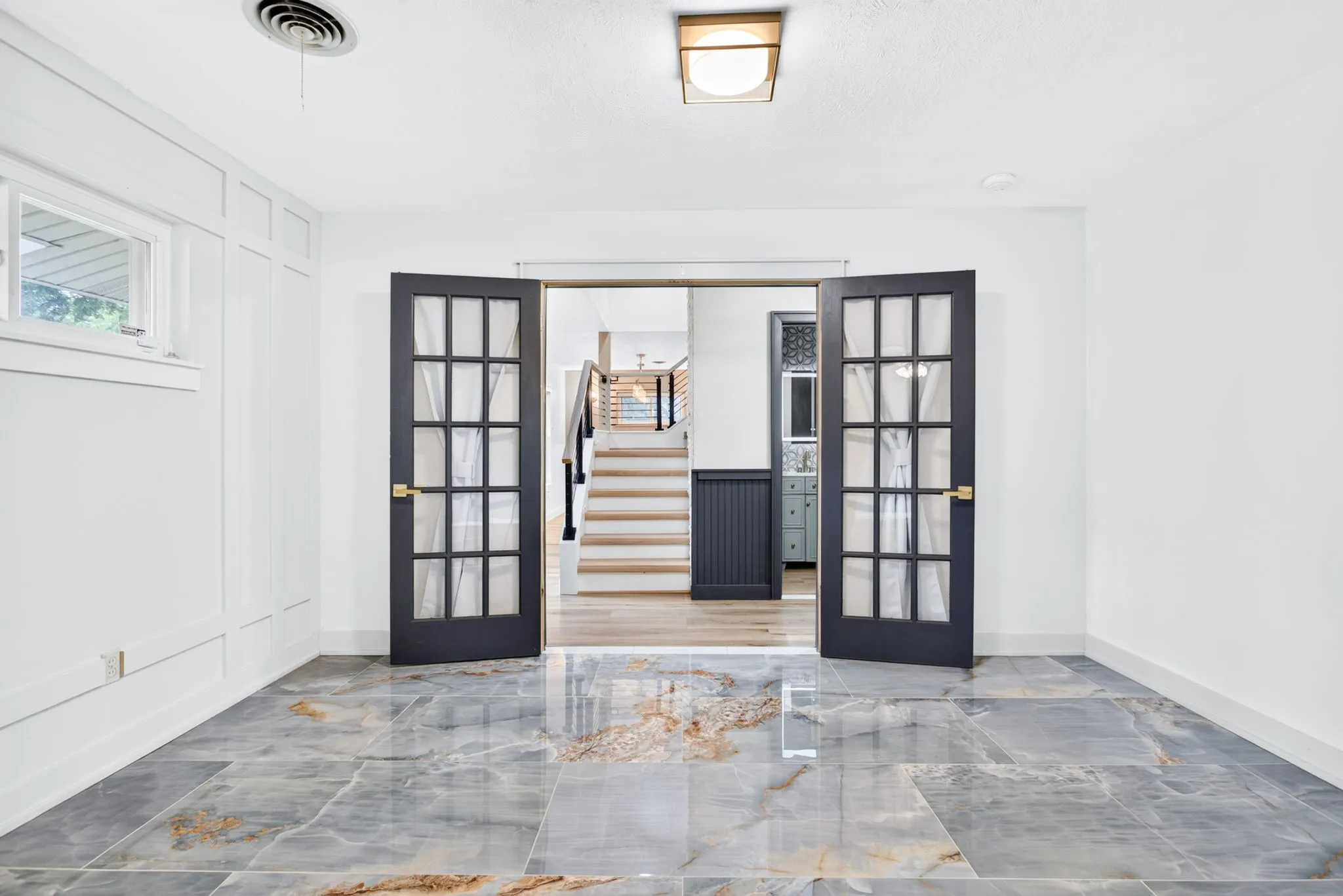 Single Family Residence For Sale in Tarrant County , 3608 Wooten Drive, Fort Worth, Texas 76133, 5 Bedroom, 4 Bathroom, 2 Garage spaces, 3,462 Sqft, built in 1959, mls#21394698, Real Estate Agent in Fort Worth, Homes For Sale in Tarrant county, Homes For Sale in Fort Worth, Realtor in Fort Worth Texas, Real Estate Brokerage Independent Realty Texas, Luminita Cordes Realtor