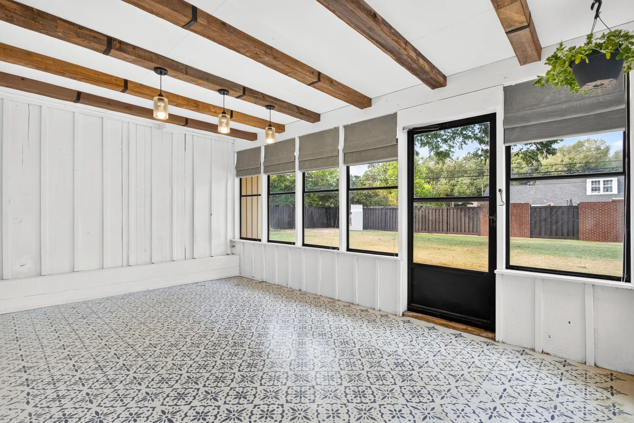 Single Family Residence For Sale in Tarrant County , 3608 Wooten Drive, Fort Worth, Texas 76133, 5 Bedroom, 4 Bathroom, 2 Garage spaces, 3,462 Sqft, built in 1959, mls#21394698, Real Estate Agent in Fort Worth, Homes For Sale in Tarrant county, Homes For Sale in Fort Worth, Realtor in Fort Worth Texas, Real Estate Brokerage Independent Realty Texas, Luminita Cordes Realtor