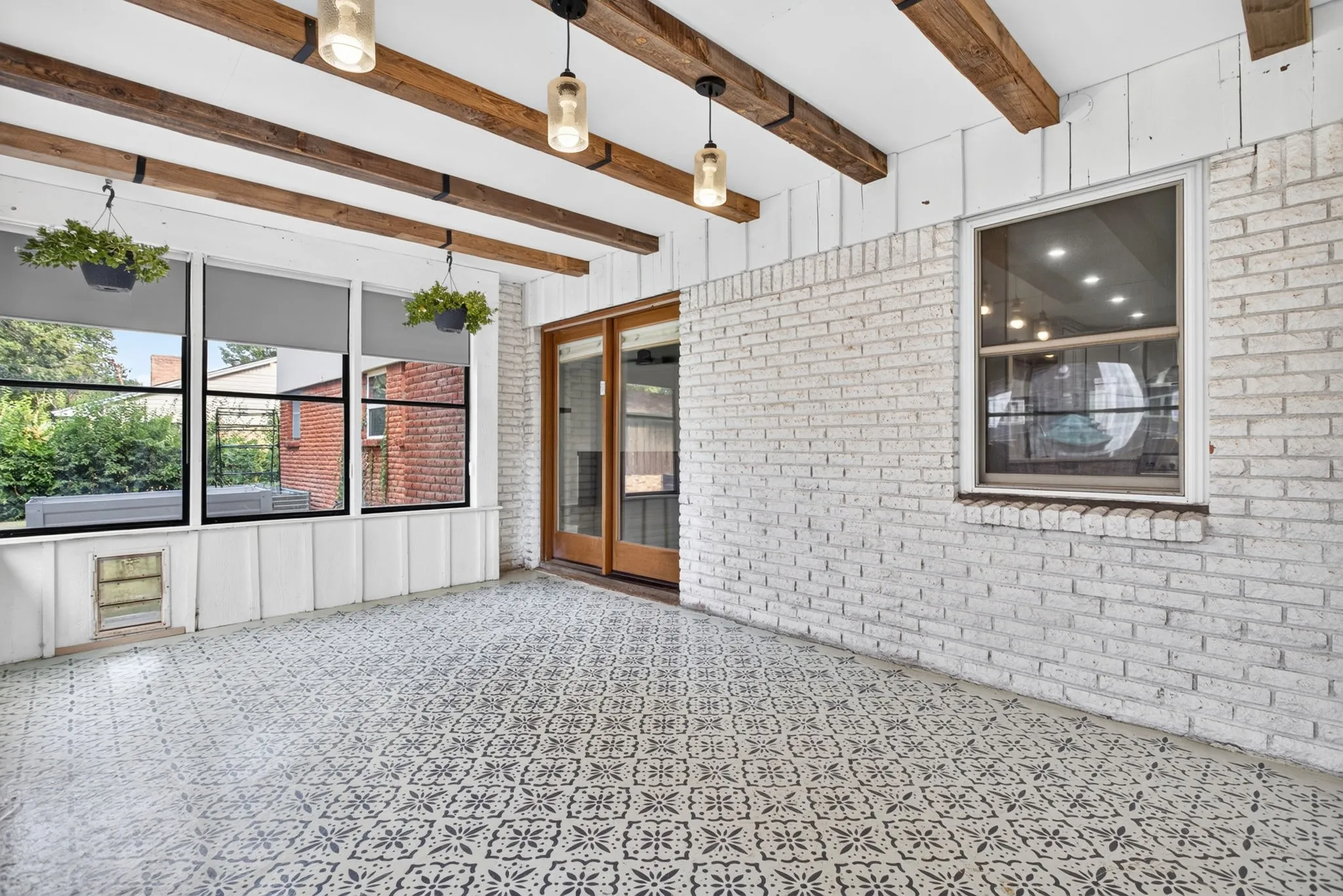 Single Family Residence For Sale in Tarrant County , 3608 Wooten Drive, Fort Worth, Texas 76133, 5 Bedroom, 4 Bathroom, 2 Garage spaces, 3,462 Sqft, built in 1959, mls#21394698, Real Estate Agent in Fort Worth, Homes For Sale in Tarrant county, Homes For Sale in Fort Worth, Realtor in Fort Worth Texas, Real Estate Brokerage Independent Realty Texas, Luminita Cordes Realtor