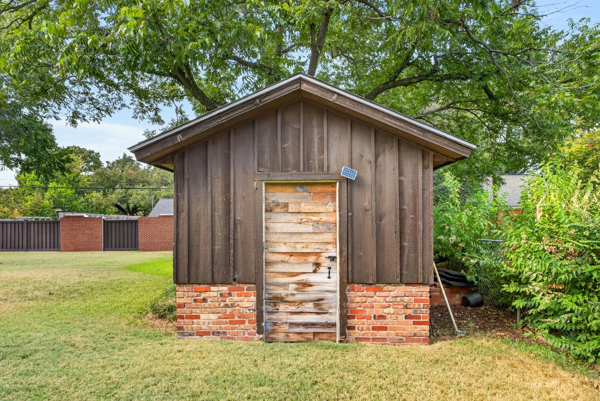 Single Family Residence For Sale in Tarrant County , 3608 Wooten Drive, Fort Worth, Texas 76133, 5 Bedroom, 4 Bathroom, 2 Garage spaces, 3,462 Sqft, built in 1959, mls#21394698, Real Estate Agent in Fort Worth, Homes For Sale in Tarrant county, Homes For Sale in Fort Worth, Realtor in Fort Worth Texas, Real Estate Brokerage Independent Realty Texas, Luminita Cordes Realtor