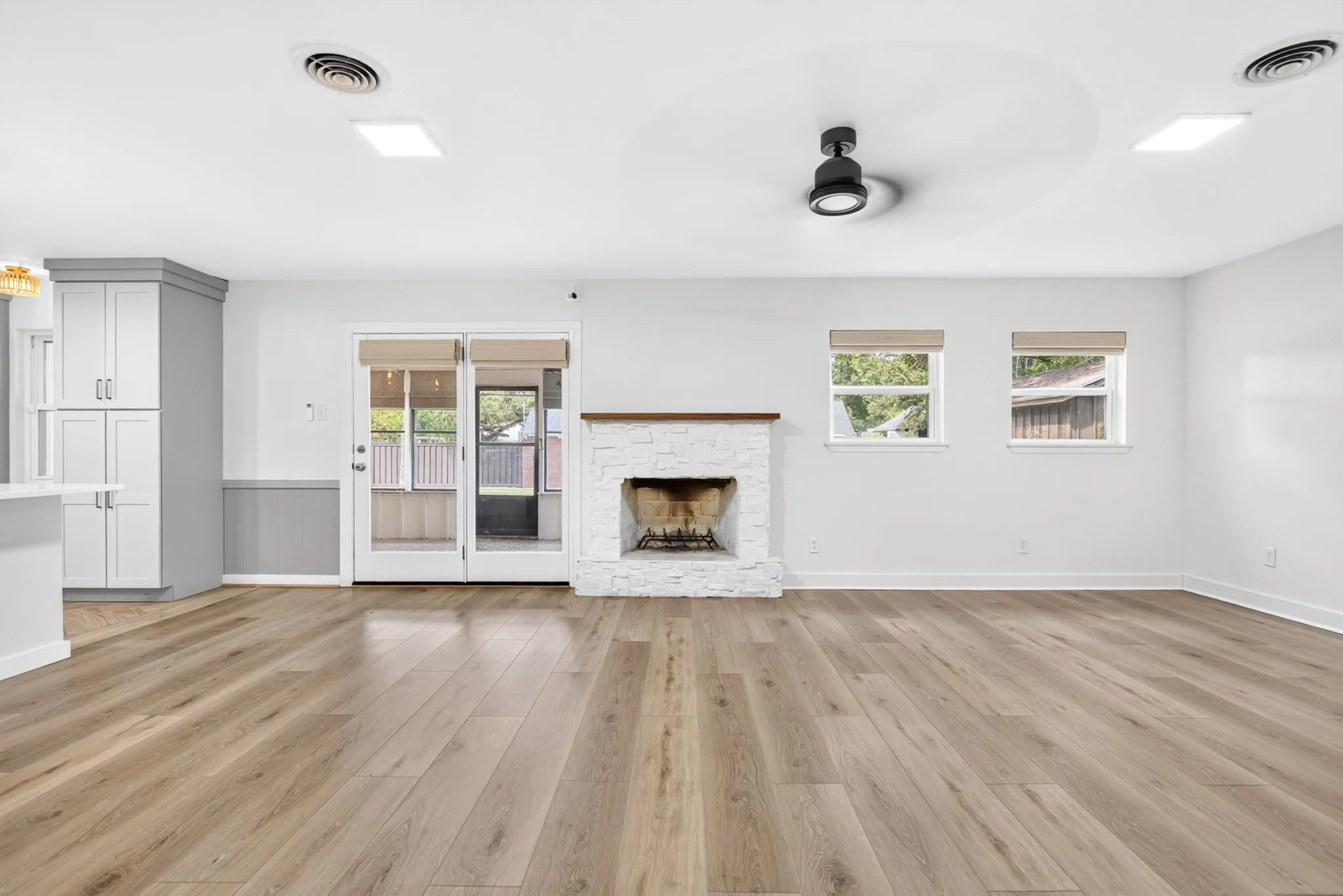 Single Family Residence For Sale in Tarrant County , 3608 Wooten Drive, Fort Worth, Texas 76133, 5 Bedroom, 4 Bathroom, 2 Garage spaces, 3,462 Sqft, built in 1959, mls#21394698, Real Estate Agent in Fort Worth, Homes For Sale in Tarrant county, Homes For Sale in Fort Worth, Realtor in Fort Worth Texas, Real Estate Brokerage Independent Realty Texas, Luminita Cordes Realtor