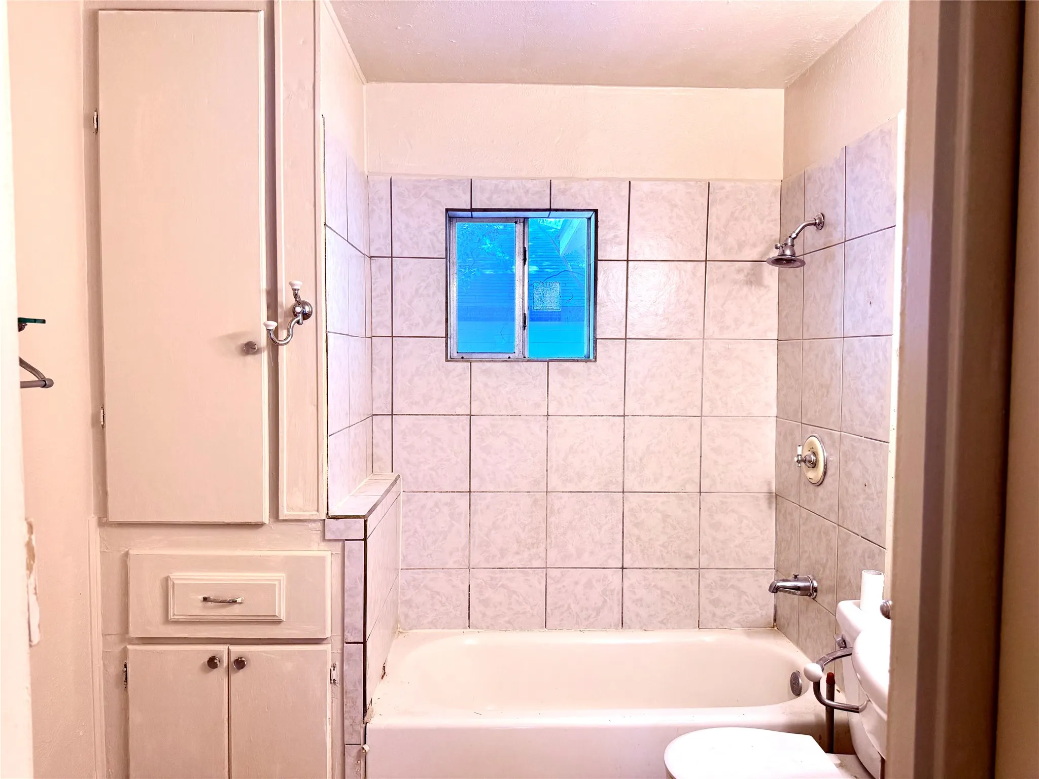 Single Family Residence For Sale in Dallas County , 4623 Spring Garden Road, Dallas, Texas 75215, 3 Bedroom, 1 Bathroom, Garage spaces, 1,072 Sqft, built in 1928, mls#21395796, Real Estate Agent in Dallas, Homes For Sale in Dallas county, Homes For Sale in Dallas, Realtor in Dallas Texas, Real Estate Brokerage Independent Realty Texas, Luminita Cordes Realtor
