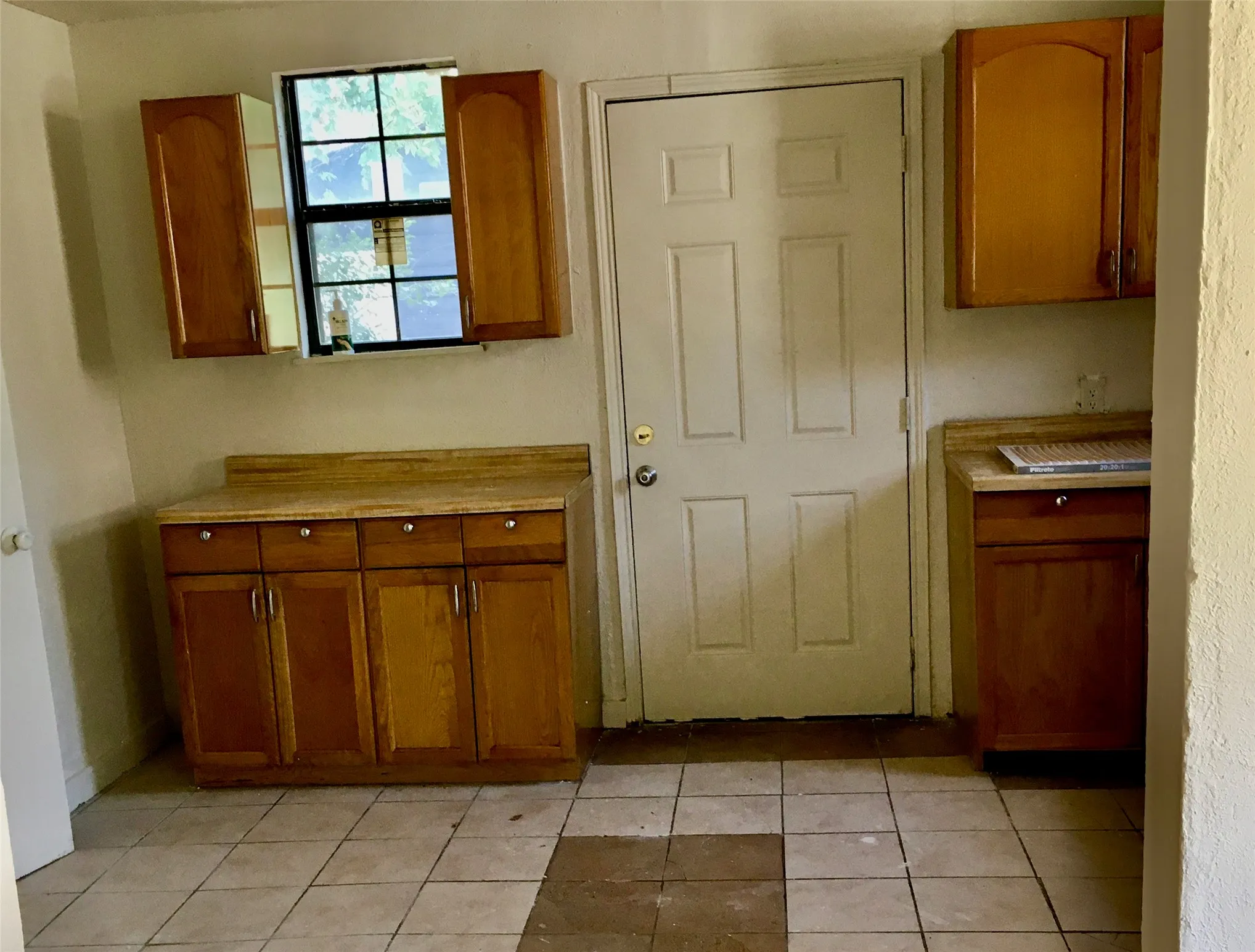 Single Family Residence For Sale in Dallas County , 4623 Spring Garden Road, Dallas, Texas 75215, 3 Bedroom, 1 Bathroom, Garage spaces, 1,072 Sqft, built in 1928, mls#21395796, Real Estate Agent in Dallas, Homes For Sale in Dallas county, Homes For Sale in Dallas, Realtor in Dallas Texas, Real Estate Brokerage Independent Realty Texas, Luminita Cordes Realtor