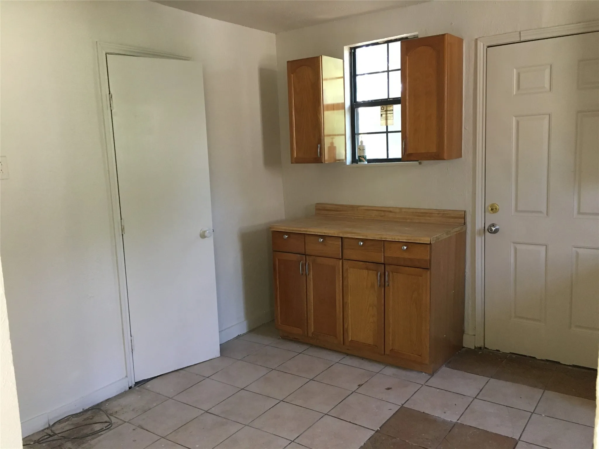 Single Family Residence For Sale in Dallas County , 4623 Spring Garden Road, Dallas, Texas 75215, 3 Bedroom, 1 Bathroom, Garage spaces, 1,072 Sqft, built in 1928, mls#21395796, Real Estate Agent in Dallas, Homes For Sale in Dallas county, Homes For Sale in Dallas, Realtor in Dallas Texas, Real Estate Brokerage Independent Realty Texas, Luminita Cordes Realtor