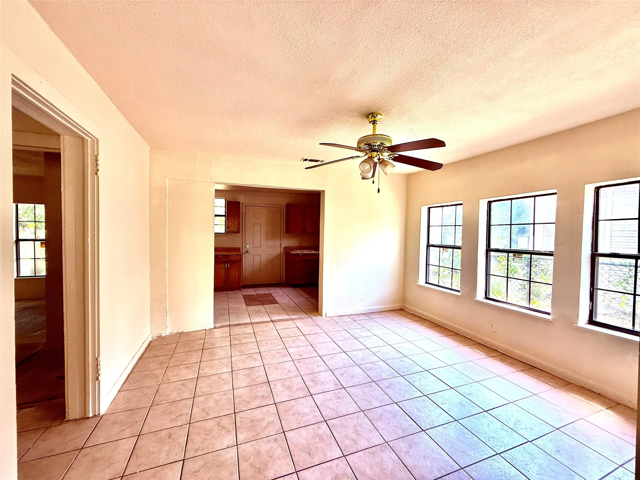 Single Family Residence For Sale in Dallas County , 4623 Spring Garden Road, Dallas, Texas 75215, 3 Bedroom, 1 Bathroom, Garage spaces, 1,072 Sqft, built in 1928, mls#21395796, Real Estate Agent in Dallas, Homes For Sale in Dallas county, Homes For Sale in Dallas, Realtor in Dallas Texas, Real Estate Brokerage Independent Realty Texas, Luminita Cordes Realtor