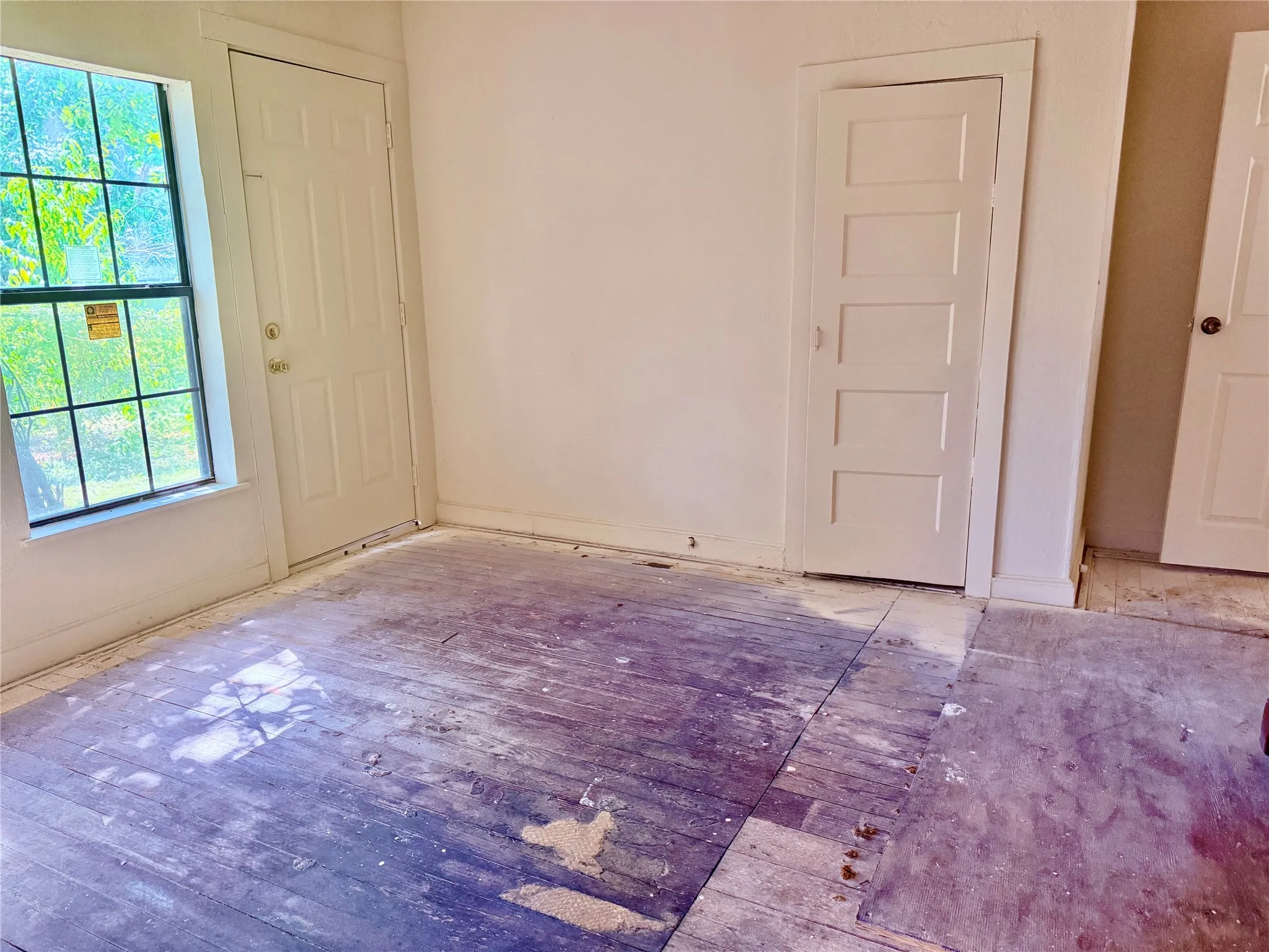 Single Family Residence For Sale in Dallas County , 4623 Spring Garden Road, Dallas, Texas 75215, 3 Bedroom, 1 Bathroom, Garage spaces, 1,072 Sqft, built in 1928, mls#21395796, Real Estate Agent in Dallas, Homes For Sale in Dallas county, Homes For Sale in Dallas, Realtor in Dallas Texas, Real Estate Brokerage Independent Realty Texas, Luminita Cordes Realtor