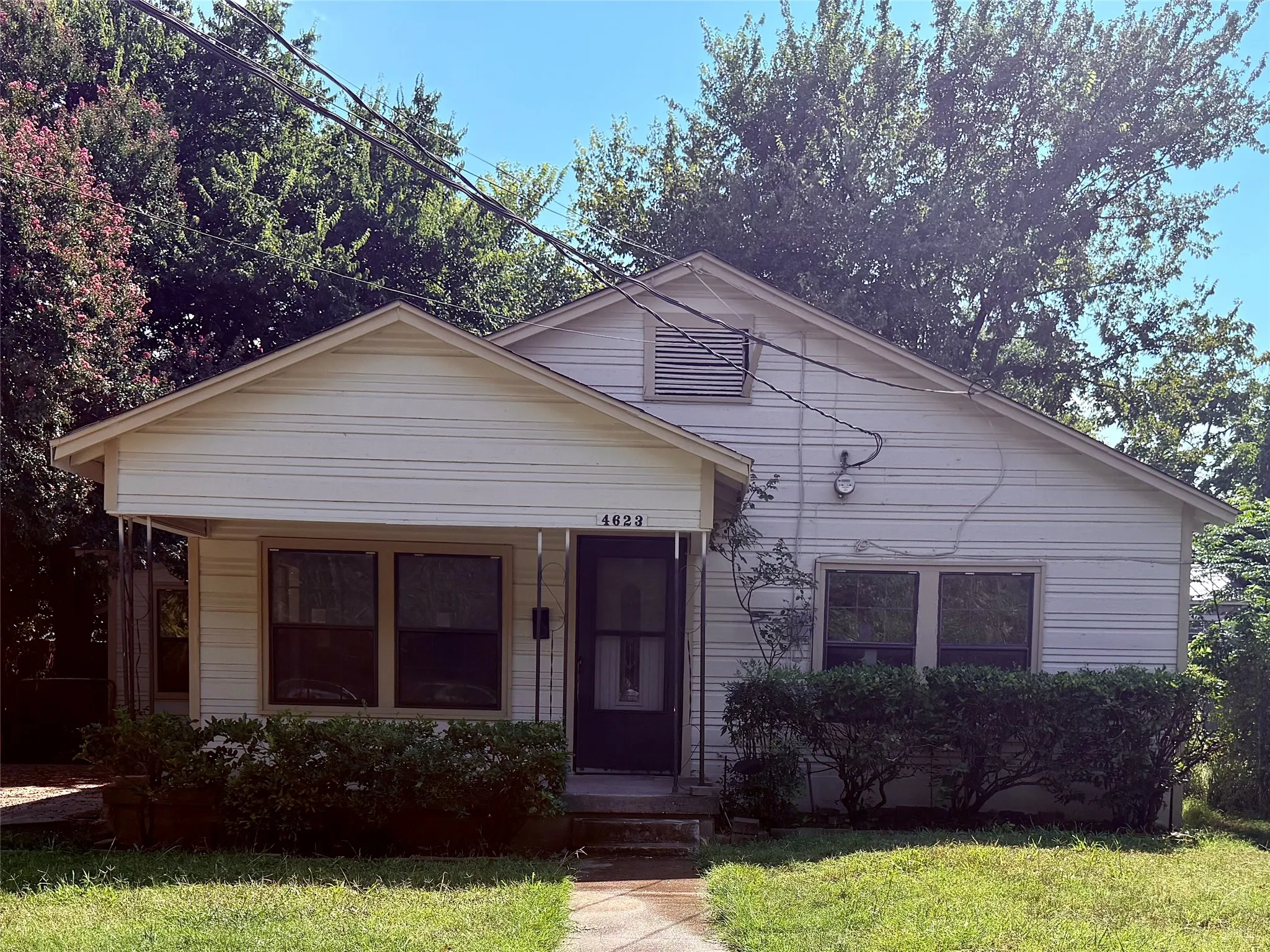 Single Family Residence For Sale in Dallas County , 4623 Spring Garden Road, Dallas, Texas 75215, 3 Bedroom, 1 Bathroom, Garage spaces, 1,072 Sqft, built in 1928, mls#21395796, Real Estate Agent in Dallas, Homes For Sale in Dallas county, Homes For Sale in Dallas, Realtor in Dallas Texas, Real Estate Brokerage Independent Realty Texas, Luminita Cordes Realtor