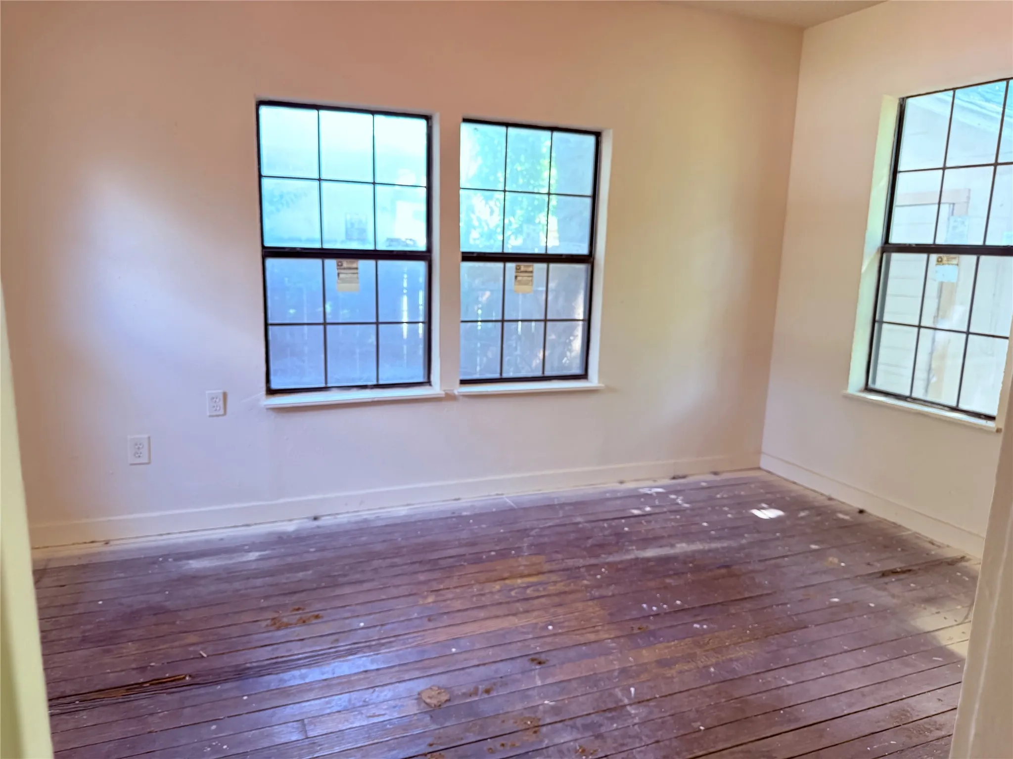 Single Family Residence For Sale in Dallas County , 4623 Spring Garden Road, Dallas, Texas 75215, 3 Bedroom, 1 Bathroom, Garage spaces, 1,072 Sqft, built in 1928, mls#21395796, Real Estate Agent in Dallas, Homes For Sale in Dallas county, Homes For Sale in Dallas, Realtor in Dallas Texas, Real Estate Brokerage Independent Realty Texas, Luminita Cordes Realtor