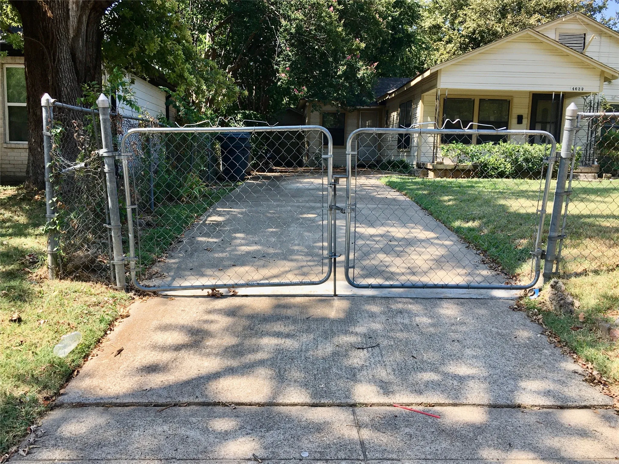 Single Family Residence For Sale in Dallas County , 4623 Spring Garden Road, Dallas, Texas 75215, 3 Bedroom, 1 Bathroom, Garage spaces, 1,072 Sqft, built in 1928, mls#21395796, Real Estate Agent in Dallas, Homes For Sale in Dallas county, Homes For Sale in Dallas, Realtor in Dallas Texas, Real Estate Brokerage Independent Realty Texas, Luminita Cordes Realtor