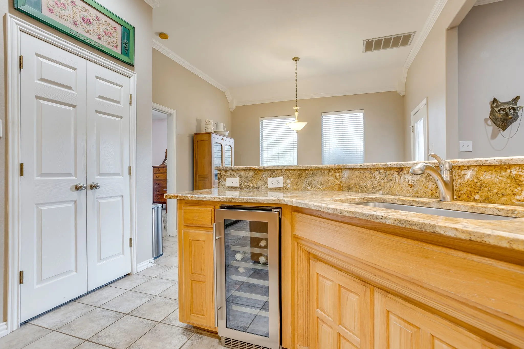 Single Family Residence For Sale in Johnson County , 427 Shenandoah Drive, Burleson, Texas 76028, 4 Bedroom, 3 Bathroom, 2 Garage spaces, 2,550 Sqft, built in 2001, mls#21392957, Real Estate Agent in Burleson, Homes For Sale in Johnson county, Homes For Sale in Burleson, Realtor in Burleson Texas, Real Estate Brokerage Independent Realty Texas, Luminita Cordes Realtor
