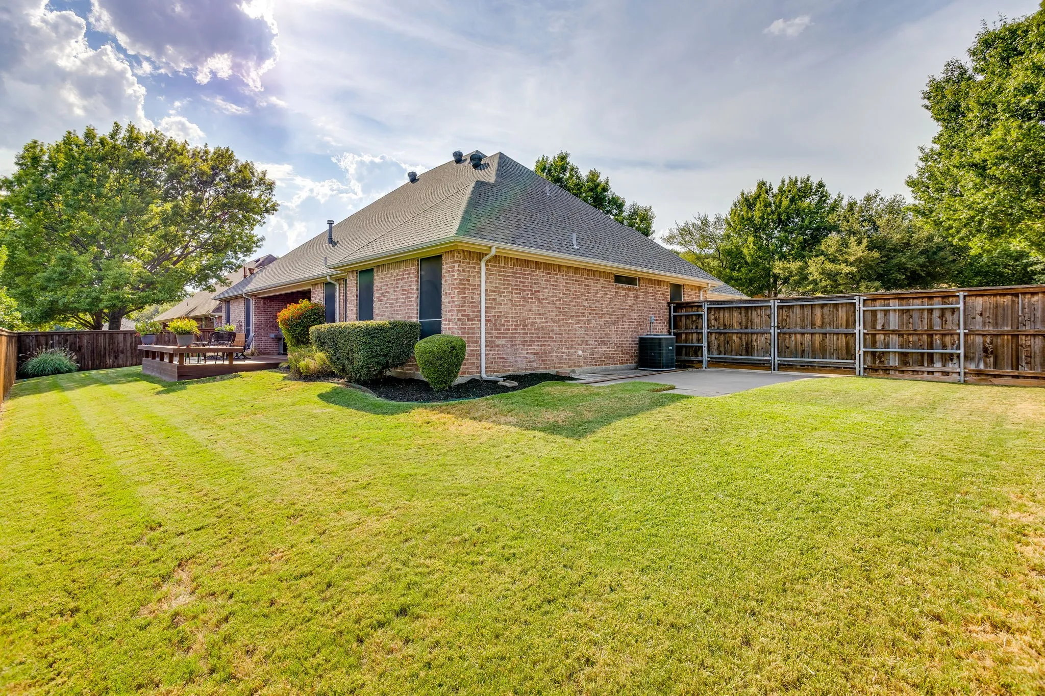 Single Family Residence For Sale in Johnson County , 427 Shenandoah Drive, Burleson, Texas 76028, 4 Bedroom, 3 Bathroom, 2 Garage spaces, 2,550 Sqft, built in 2001, mls#21392957, Real Estate Agent in Burleson, Homes For Sale in Johnson county, Homes For Sale in Burleson, Realtor in Burleson Texas, Real Estate Brokerage Independent Realty Texas, Luminita Cordes Realtor