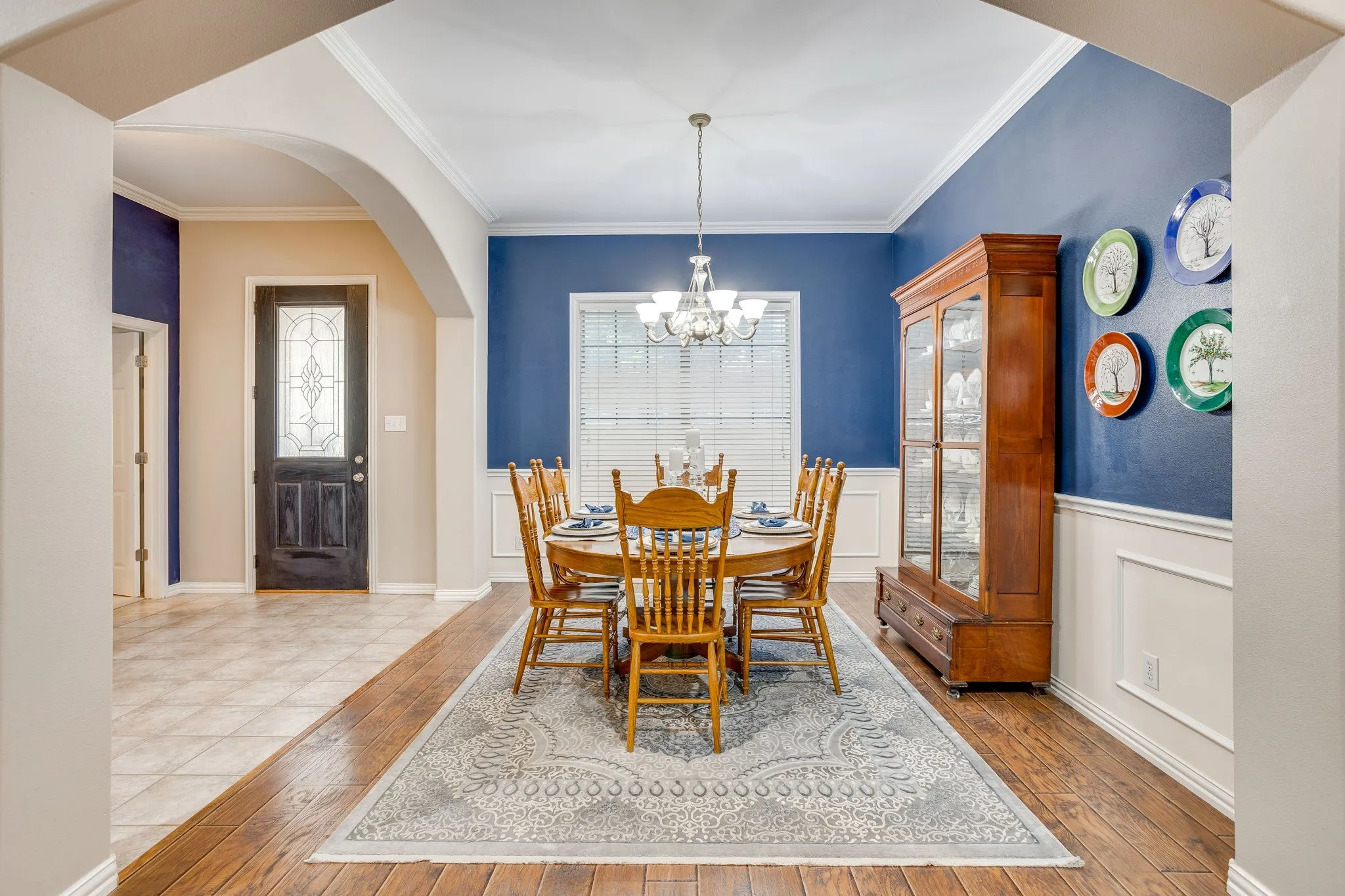 Single Family Residence For Sale in Johnson County , 427 Shenandoah Drive, Burleson, Texas 76028, 4 Bedroom, 3 Bathroom, 2 Garage spaces, 2,550 Sqft, built in 2001, mls#21392957, Real Estate Agent in Burleson, Homes For Sale in Johnson county, Homes For Sale in Burleson, Realtor in Burleson Texas, Real Estate Brokerage Independent Realty Texas, Luminita Cordes Realtor
