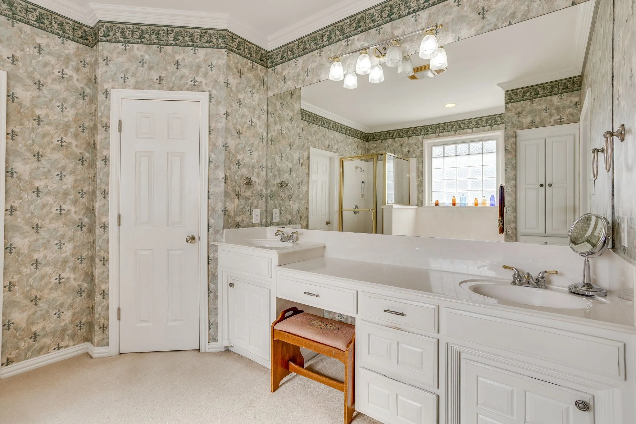 Single Family Residence For Sale in Johnson County , 427 Shenandoah Drive, Burleson, Texas 76028, 4 Bedroom, 3 Bathroom, 2 Garage spaces, 2,550 Sqft, built in 2001, mls#21392957, Real Estate Agent in Burleson, Homes For Sale in Johnson county, Homes For Sale in Burleson, Realtor in Burleson Texas, Real Estate Brokerage Independent Realty Texas, Luminita Cordes Realtor