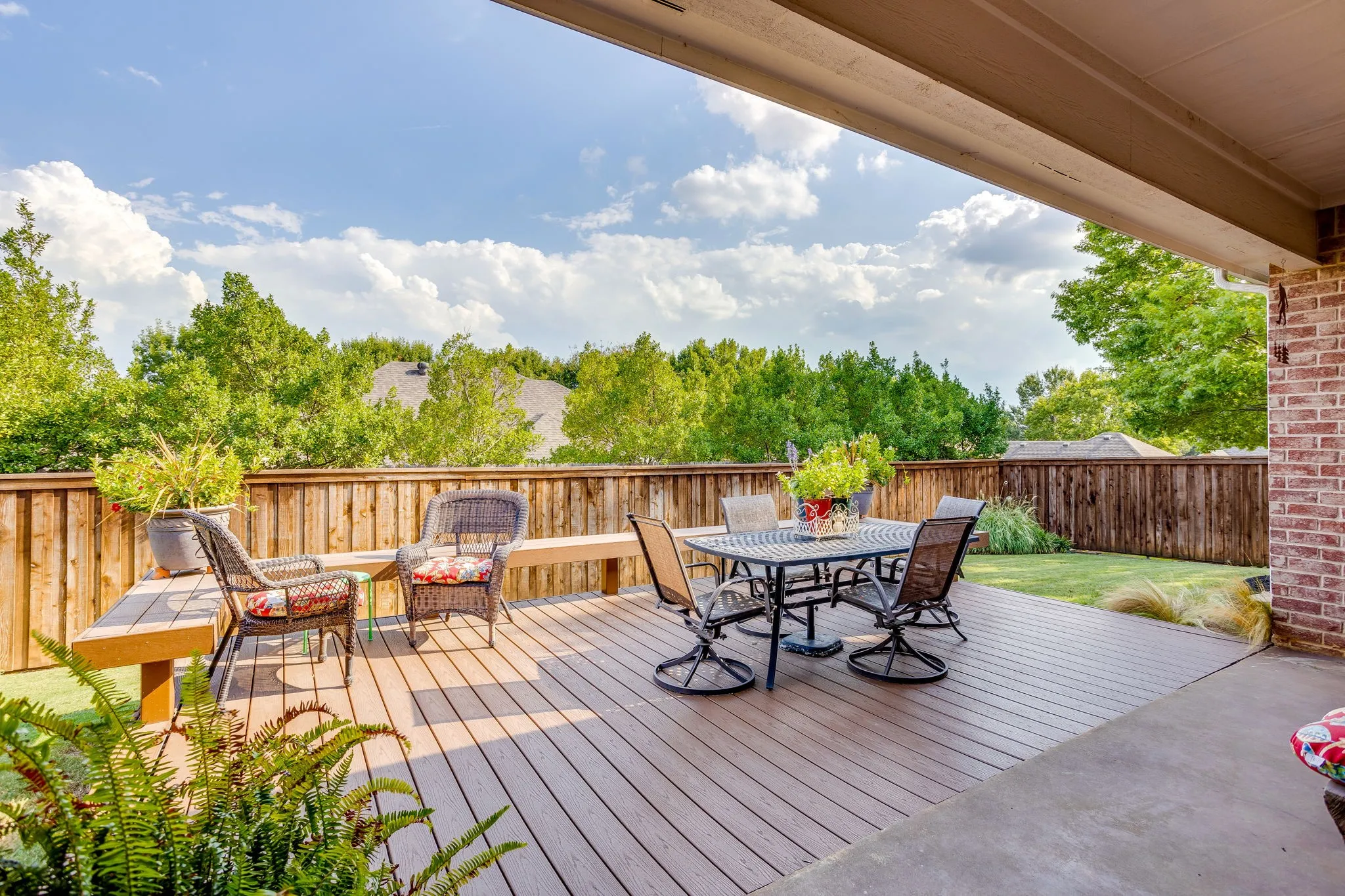 Single Family Residence For Sale in Johnson County , 427 Shenandoah Drive, Burleson, Texas 76028, 4 Bedroom, 3 Bathroom, 2 Garage spaces, 2,550 Sqft, built in 2001, mls#21392957, Real Estate Agent in Burleson, Homes For Sale in Johnson county, Homes For Sale in Burleson, Realtor in Burleson Texas, Real Estate Brokerage Independent Realty Texas, Luminita Cordes Realtor