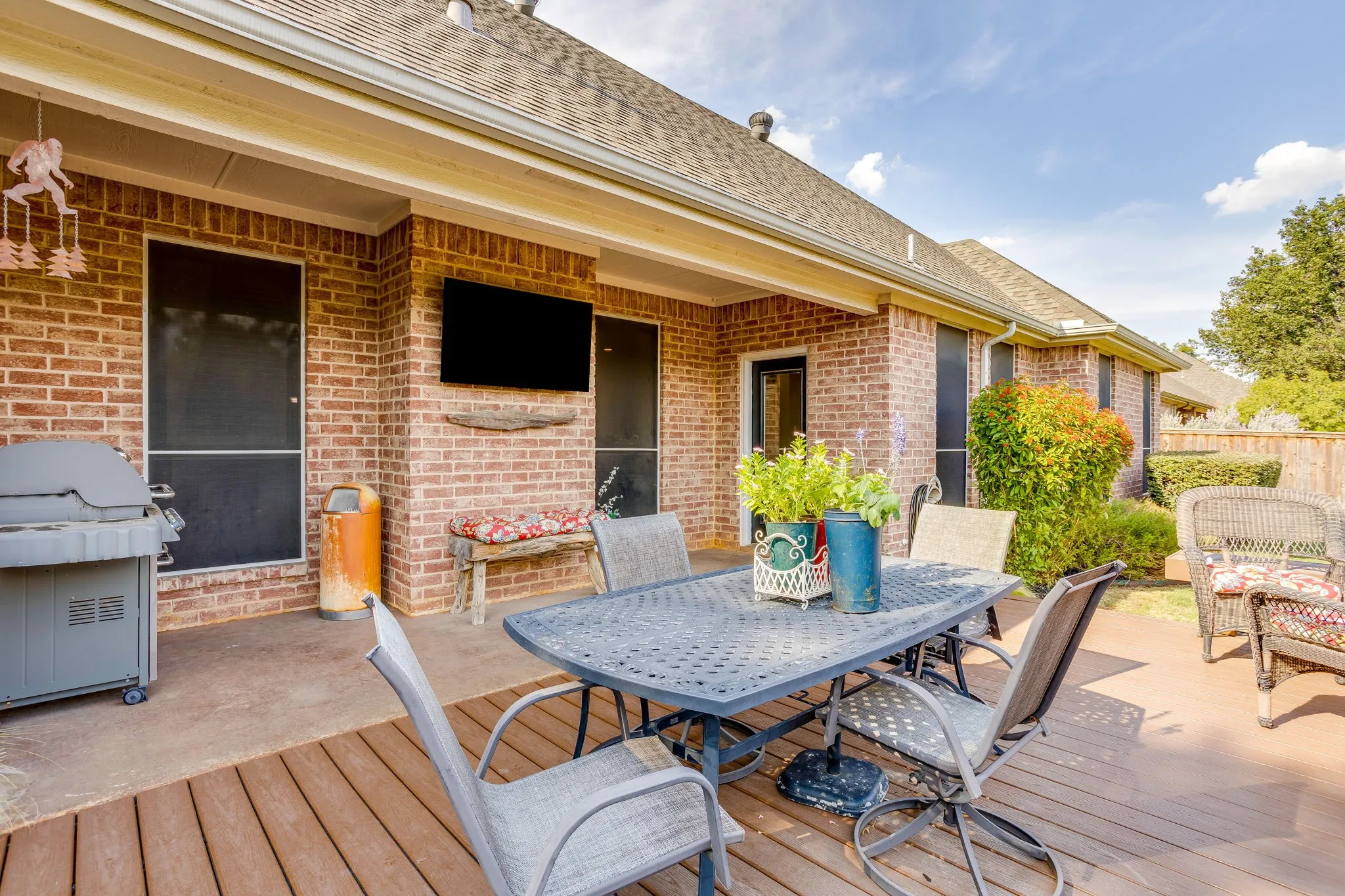 Single Family Residence For Sale in Johnson County , 427 Shenandoah Drive, Burleson, Texas 76028, 4 Bedroom, 3 Bathroom, 2 Garage spaces, 2,550 Sqft, built in 2001, mls#21392957, Real Estate Agent in Burleson, Homes For Sale in Johnson county, Homes For Sale in Burleson, Realtor in Burleson Texas, Real Estate Brokerage Independent Realty Texas, Luminita Cordes Realtor