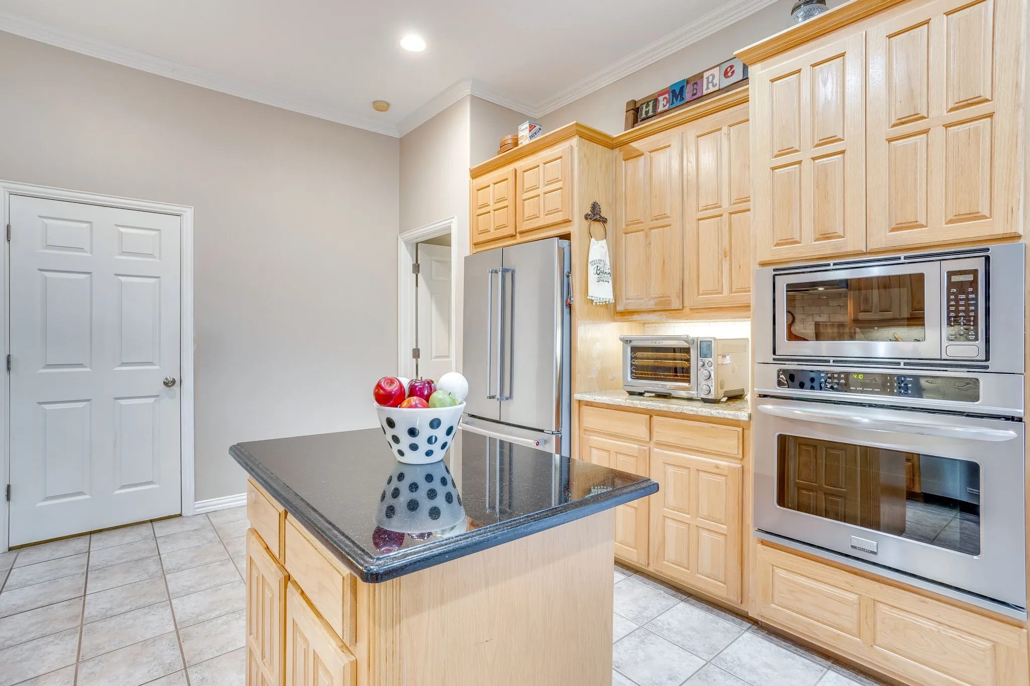 Single Family Residence For Sale in Johnson County , 427 Shenandoah Drive, Burleson, Texas 76028, 4 Bedroom, 3 Bathroom, 2 Garage spaces, 2,550 Sqft, built in 2001, mls#21392957, Real Estate Agent in Burleson, Homes For Sale in Johnson county, Homes For Sale in Burleson, Realtor in Burleson Texas, Real Estate Brokerage Independent Realty Texas, Luminita Cordes Realtor