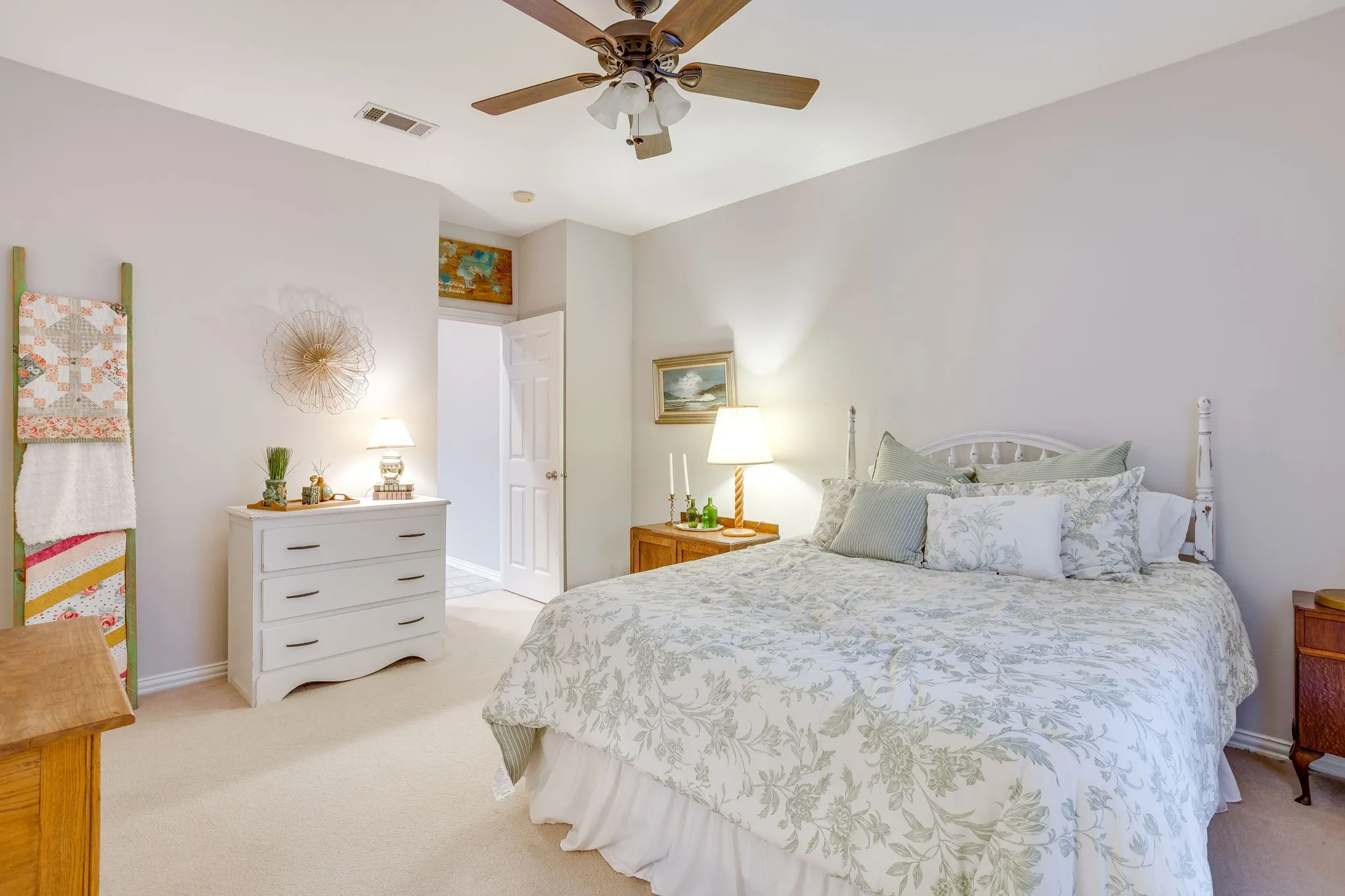 Single Family Residence For Sale in Johnson County , 427 Shenandoah Drive, Burleson, Texas 76028, 4 Bedroom, 3 Bathroom, 2 Garage spaces, 2,550 Sqft, built in 2001, mls#21392957, Real Estate Agent in Burleson, Homes For Sale in Johnson county, Homes For Sale in Burleson, Realtor in Burleson Texas, Real Estate Brokerage Independent Realty Texas, Luminita Cordes Realtor