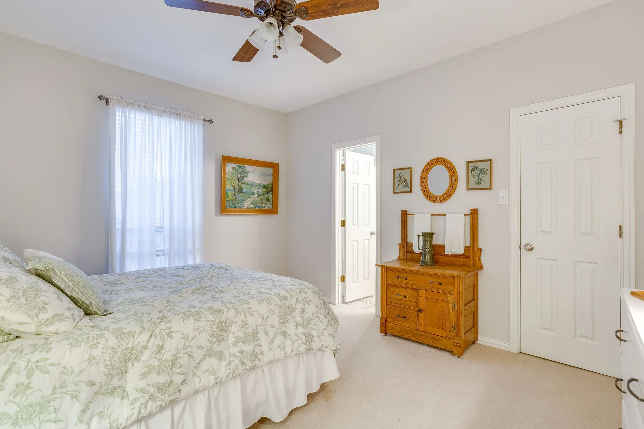 Single Family Residence For Sale in Johnson County , 427 Shenandoah Drive, Burleson, Texas 76028, 4 Bedroom, 3 Bathroom, 2 Garage spaces, 2,550 Sqft, built in 2001, mls#21392957, Real Estate Agent in Burleson, Homes For Sale in Johnson county, Homes For Sale in Burleson, Realtor in Burleson Texas, Real Estate Brokerage Independent Realty Texas, Luminita Cordes Realtor