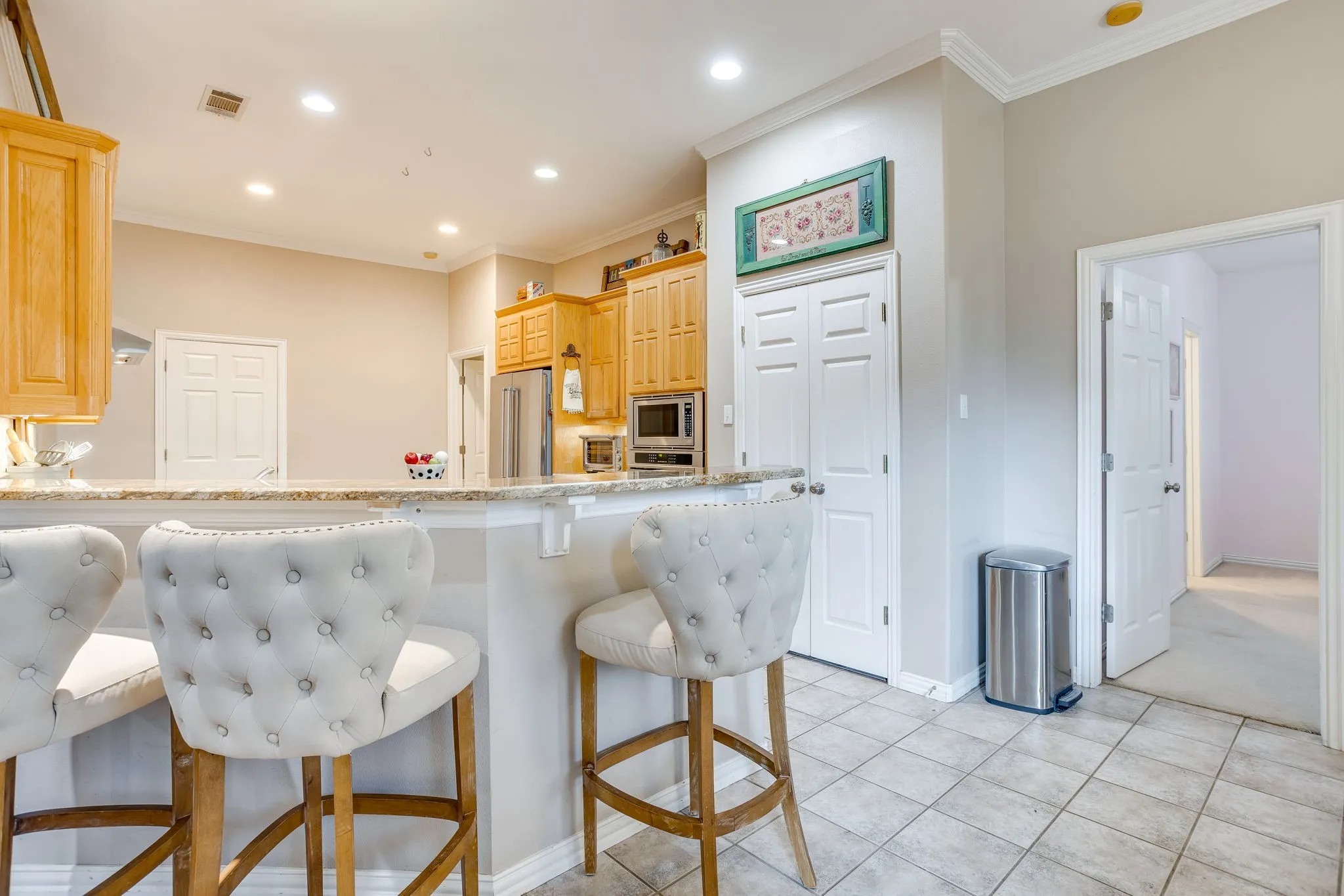 Single Family Residence For Sale in Johnson County , 427 Shenandoah Drive, Burleson, Texas 76028, 4 Bedroom, 3 Bathroom, 2 Garage spaces, 2,550 Sqft, built in 2001, mls#21392957, Real Estate Agent in Burleson, Homes For Sale in Johnson county, Homes For Sale in Burleson, Realtor in Burleson Texas, Real Estate Brokerage Independent Realty Texas, Luminita Cordes Realtor