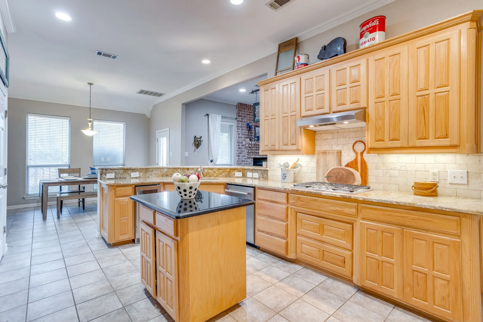 Single Family Residence For Sale in Johnson County , 427 Shenandoah Drive, Burleson, Texas 76028, 4 Bedroom, 3 Bathroom, 2 Garage spaces, 2,550 Sqft, built in 2001, mls#21392957, Real Estate Agent in Burleson, Homes For Sale in Johnson county, Homes For Sale in Burleson, Realtor in Burleson Texas, Real Estate Brokerage Independent Realty Texas, Luminita Cordes Realtor