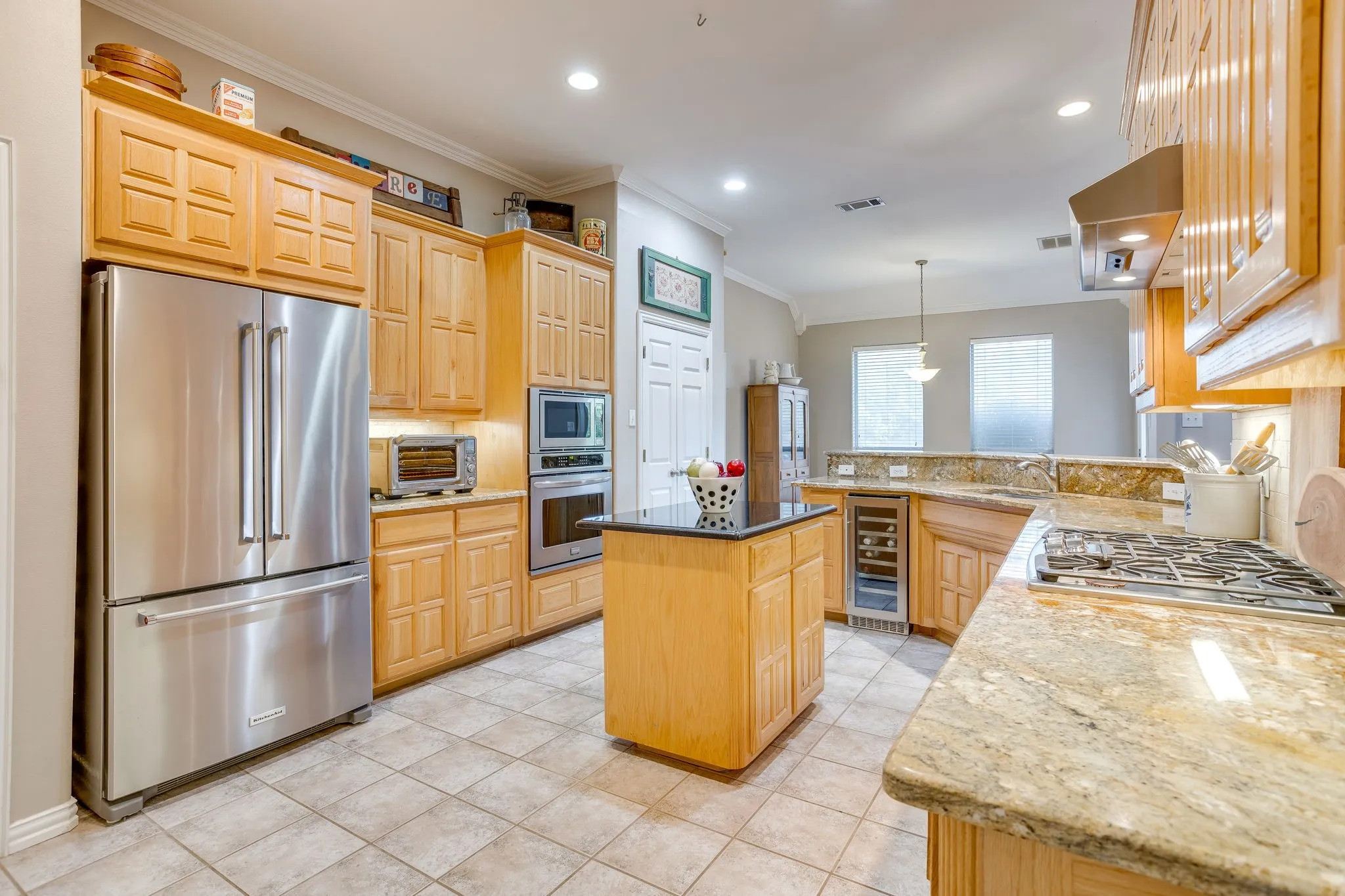 Single Family Residence For Sale in Johnson County , 427 Shenandoah Drive, Burleson, Texas 76028, 4 Bedroom, 3 Bathroom, 2 Garage spaces, 2,550 Sqft, built in 2001, mls#21392957, Real Estate Agent in Burleson, Homes For Sale in Johnson county, Homes For Sale in Burleson, Realtor in Burleson Texas, Real Estate Brokerage Independent Realty Texas, Luminita Cordes Realtor