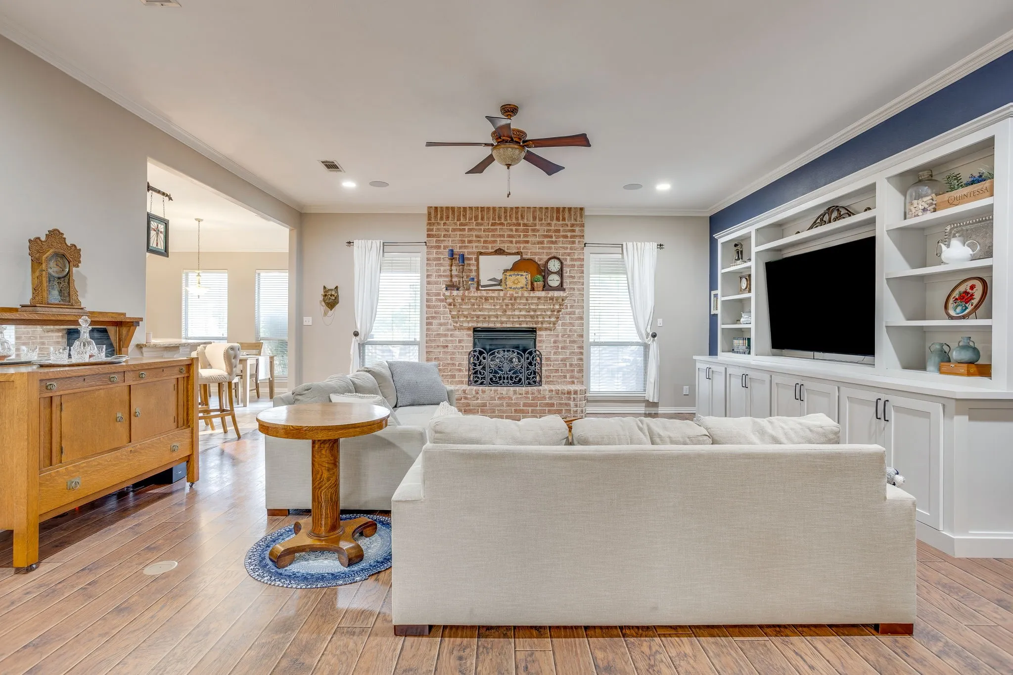 Single Family Residence For Sale in Johnson County , 427 Shenandoah Drive, Burleson, Texas 76028, 4 Bedroom, 3 Bathroom, 2 Garage spaces, 2,550 Sqft, built in 2001, mls#21392957, Real Estate Agent in Burleson, Homes For Sale in Johnson county, Homes For Sale in Burleson, Realtor in Burleson Texas, Real Estate Brokerage Independent Realty Texas, Luminita Cordes Realtor