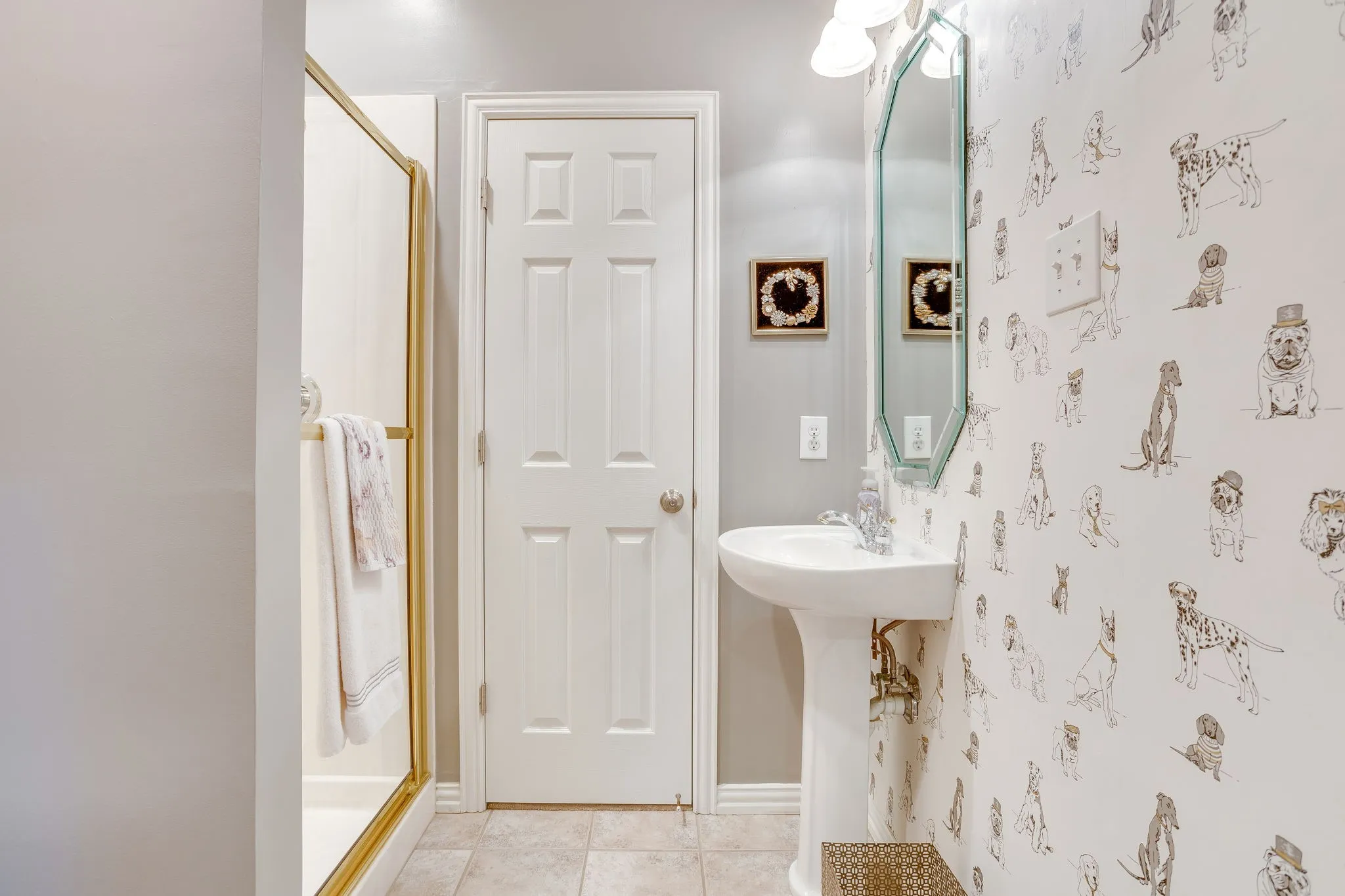 Single Family Residence For Sale in Johnson County , 427 Shenandoah Drive, Burleson, Texas 76028, 4 Bedroom, 3 Bathroom, 2 Garage spaces, 2,550 Sqft, built in 2001, mls#21392957, Real Estate Agent in Burleson, Homes For Sale in Johnson county, Homes For Sale in Burleson, Realtor in Burleson Texas, Real Estate Brokerage Independent Realty Texas, Luminita Cordes Realtor