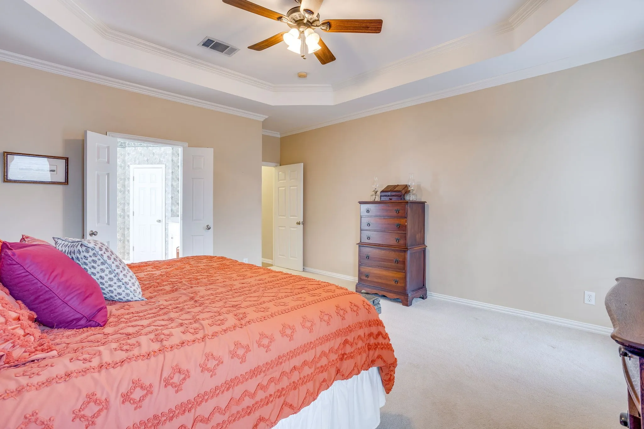 Single Family Residence For Sale in Johnson County , 427 Shenandoah Drive, Burleson, Texas 76028, 4 Bedroom, 3 Bathroom, 2 Garage spaces, 2,550 Sqft, built in 2001, mls#21392957, Real Estate Agent in Burleson, Homes For Sale in Johnson county, Homes For Sale in Burleson, Realtor in Burleson Texas, Real Estate Brokerage Independent Realty Texas, Luminita Cordes Realtor