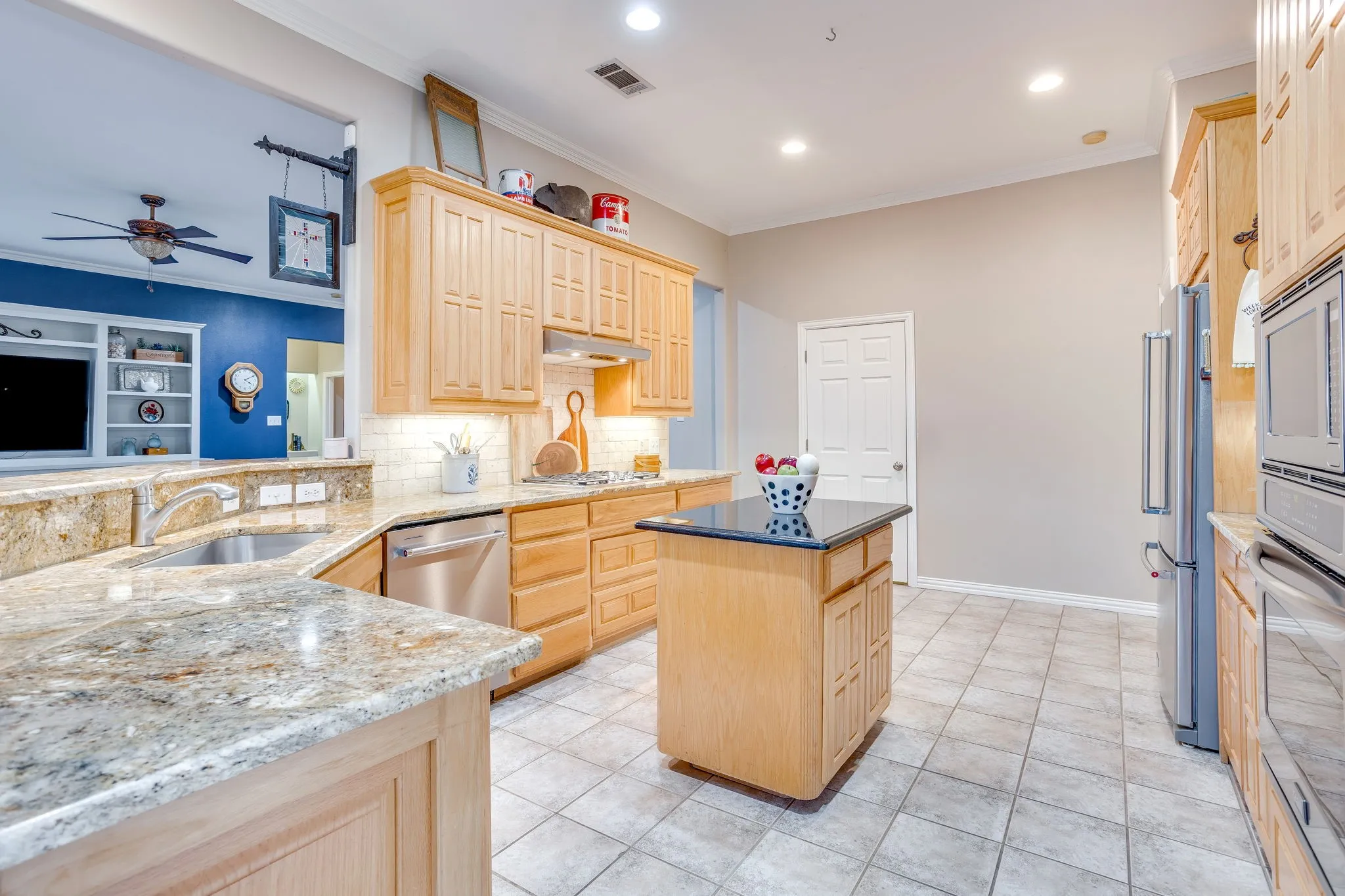 Single Family Residence For Sale in Johnson County , 427 Shenandoah Drive, Burleson, Texas 76028, 4 Bedroom, 3 Bathroom, 2 Garage spaces, 2,550 Sqft, built in 2001, mls#21392957, Real Estate Agent in Burleson, Homes For Sale in Johnson county, Homes For Sale in Burleson, Realtor in Burleson Texas, Real Estate Brokerage Independent Realty Texas, Luminita Cordes Realtor