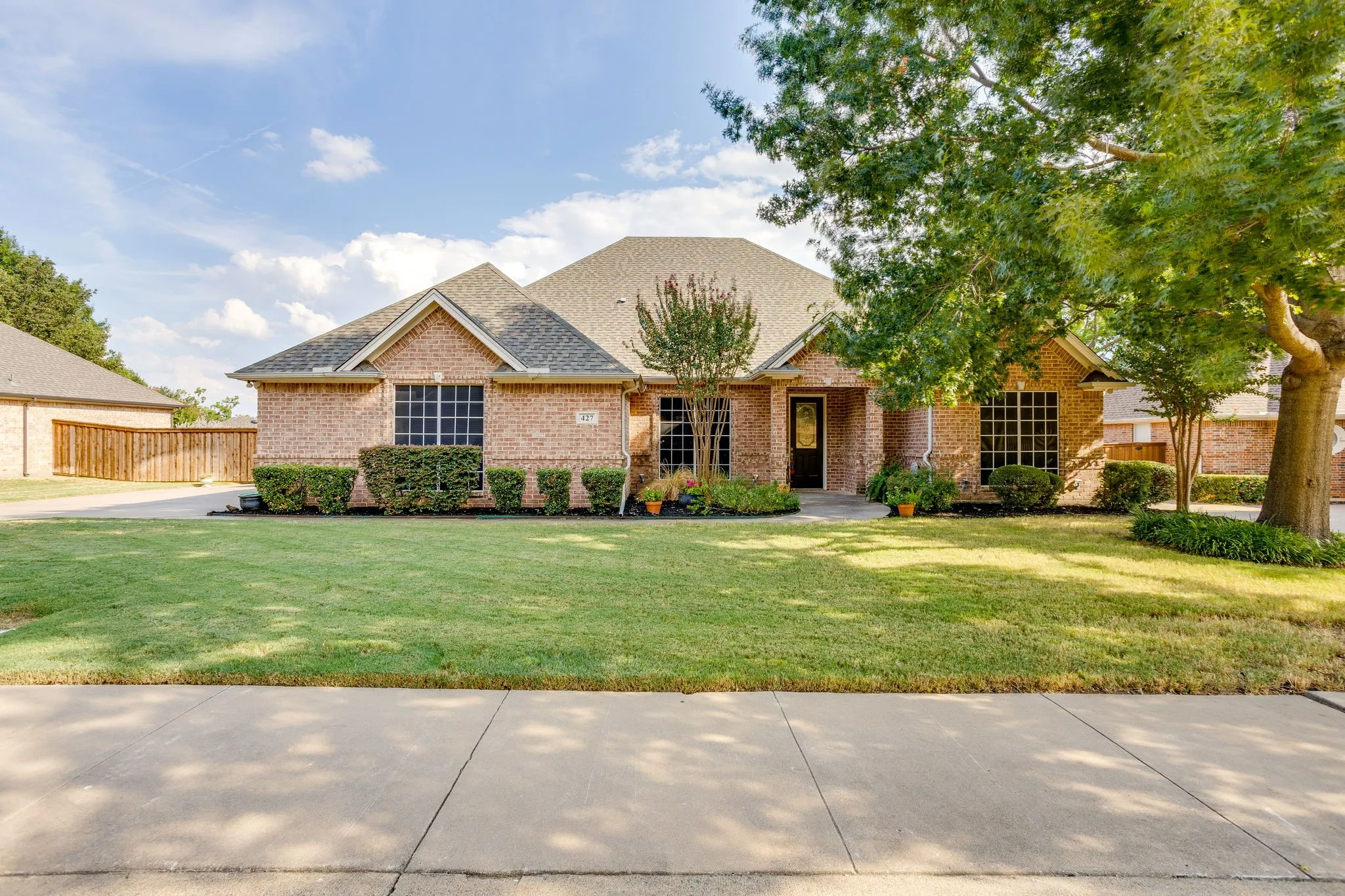 Single Family Residence For Sale in Johnson County , 427 Shenandoah Drive, Burleson, Texas 76028, 4 Bedroom, 3 Bathroom, 2 Garage spaces, 2,550 Sqft, built in 2001, mls#21392957, Real Estate Agent in Burleson, Homes For Sale in Johnson county, Homes For Sale in Burleson, Realtor in Burleson Texas, Real Estate Brokerage Independent Realty Texas, Luminita Cordes Realtor