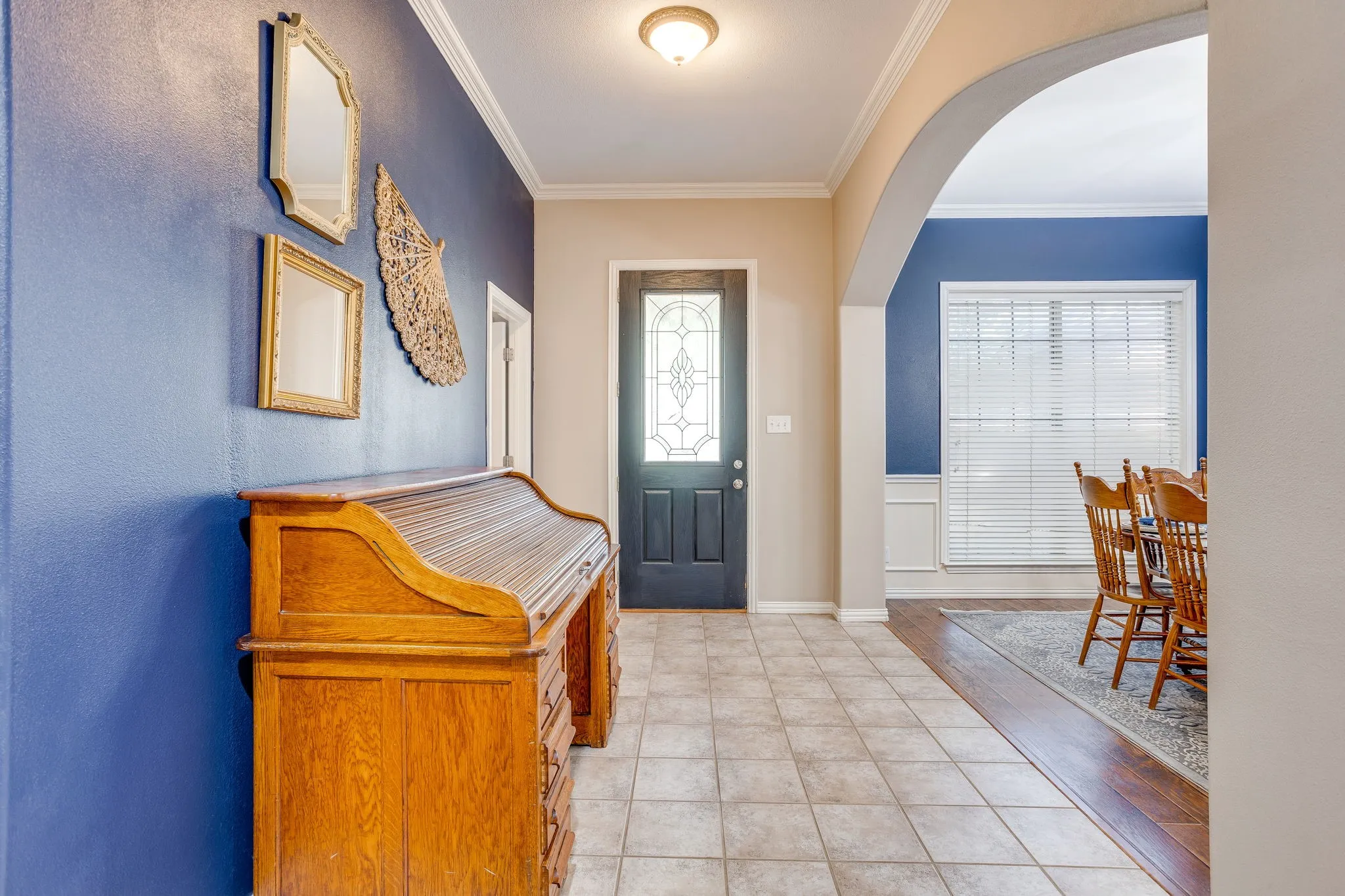 Single Family Residence For Sale in Johnson County , 427 Shenandoah Drive, Burleson, Texas 76028, 4 Bedroom, 3 Bathroom, 2 Garage spaces, 2,550 Sqft, built in 2001, mls#21392957, Real Estate Agent in Burleson, Homes For Sale in Johnson county, Homes For Sale in Burleson, Realtor in Burleson Texas, Real Estate Brokerage Independent Realty Texas, Luminita Cordes Realtor
