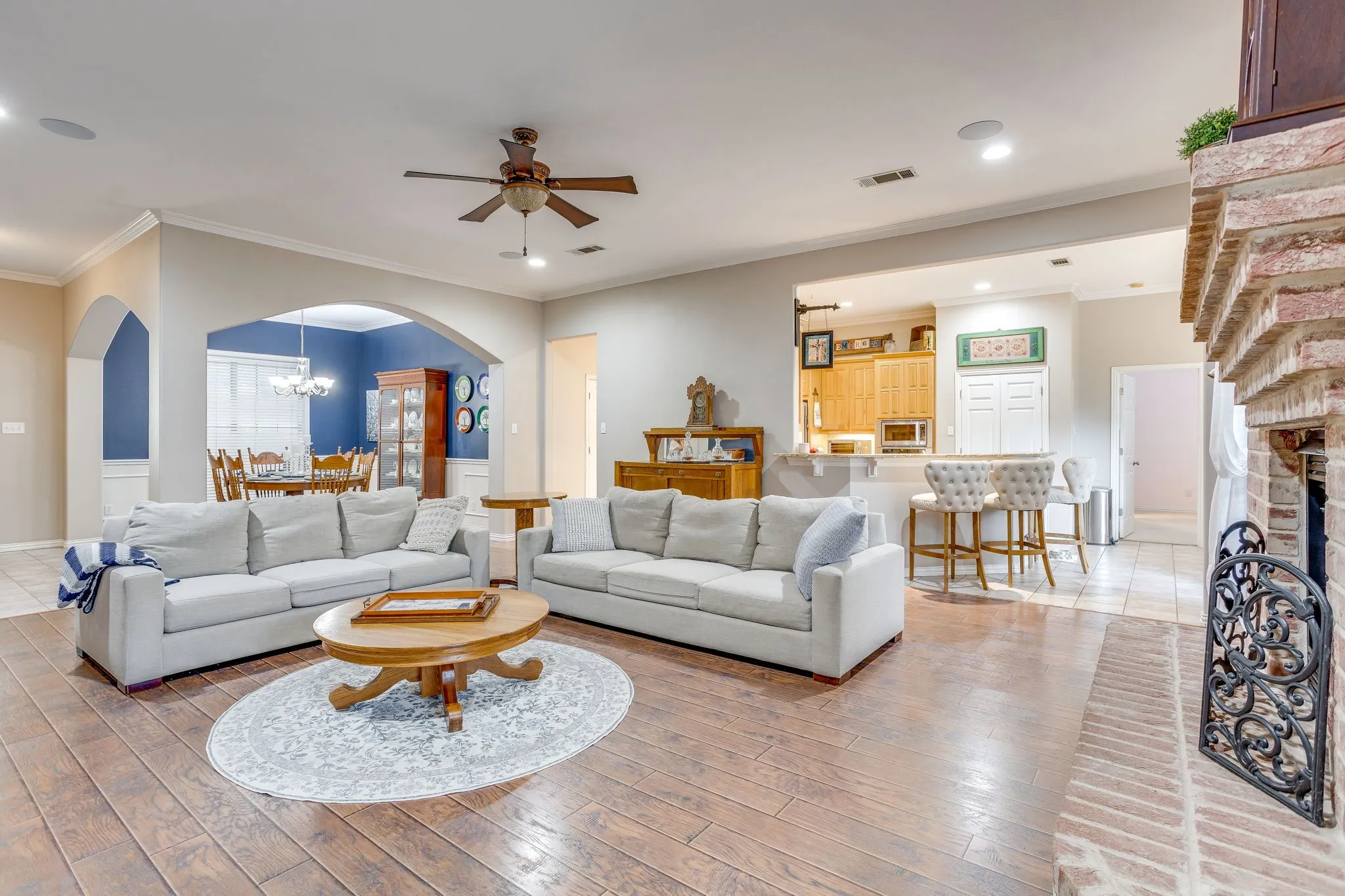 Single Family Residence For Sale in Johnson County , 427 Shenandoah Drive, Burleson, Texas 76028, 4 Bedroom, 3 Bathroom, 2 Garage spaces, 2,550 Sqft, built in 2001, mls#21392957, Real Estate Agent in Burleson, Homes For Sale in Johnson county, Homes For Sale in Burleson, Realtor in Burleson Texas, Real Estate Brokerage Independent Realty Texas, Luminita Cordes Realtor